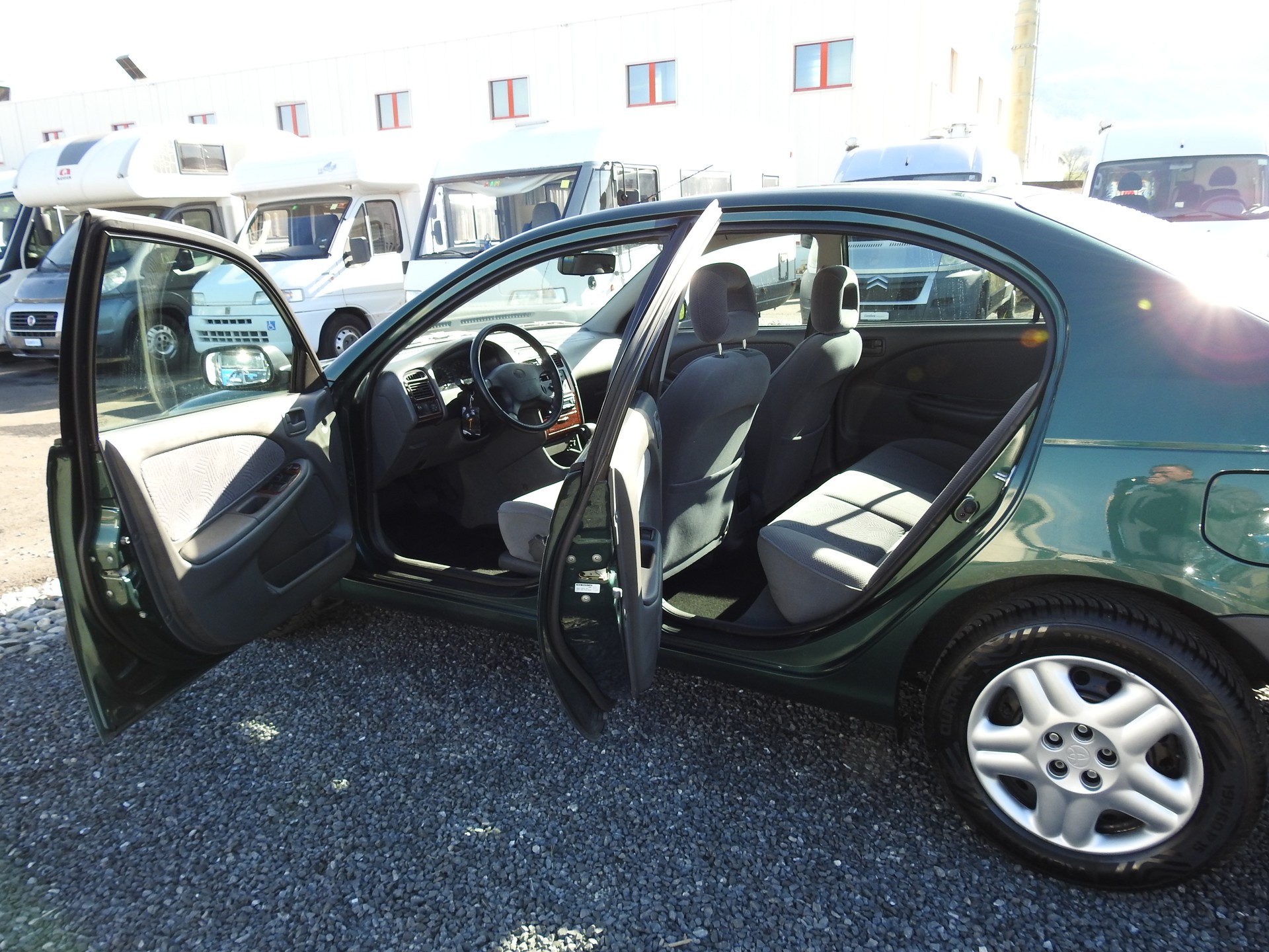 TOYOTA Avensis 2.0 Linea Sol-image-14