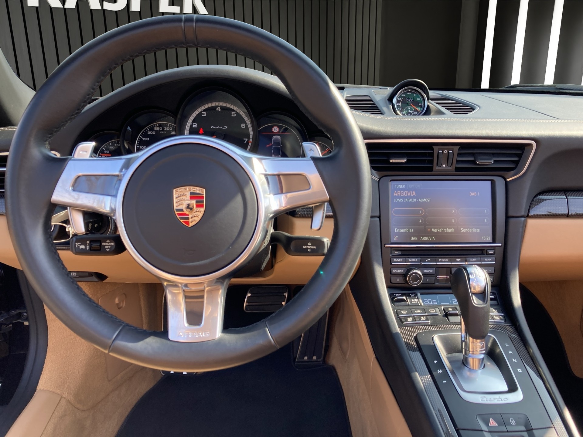 PORSCHE 911 Carrera Turbo S Cabriolet-image-12