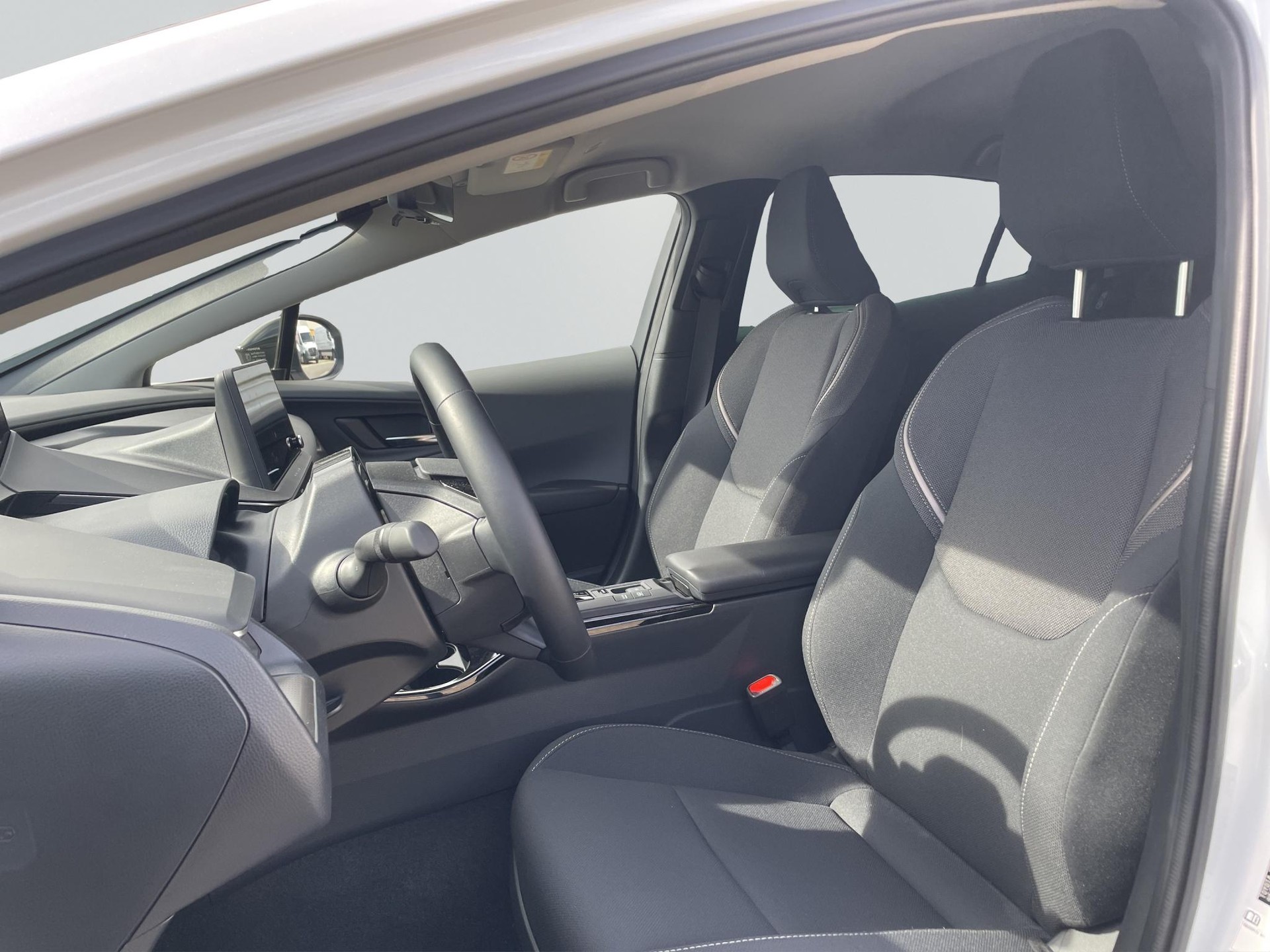 TOYOTA Prius 2.0 Plug-In-Hybrid Style-image-9