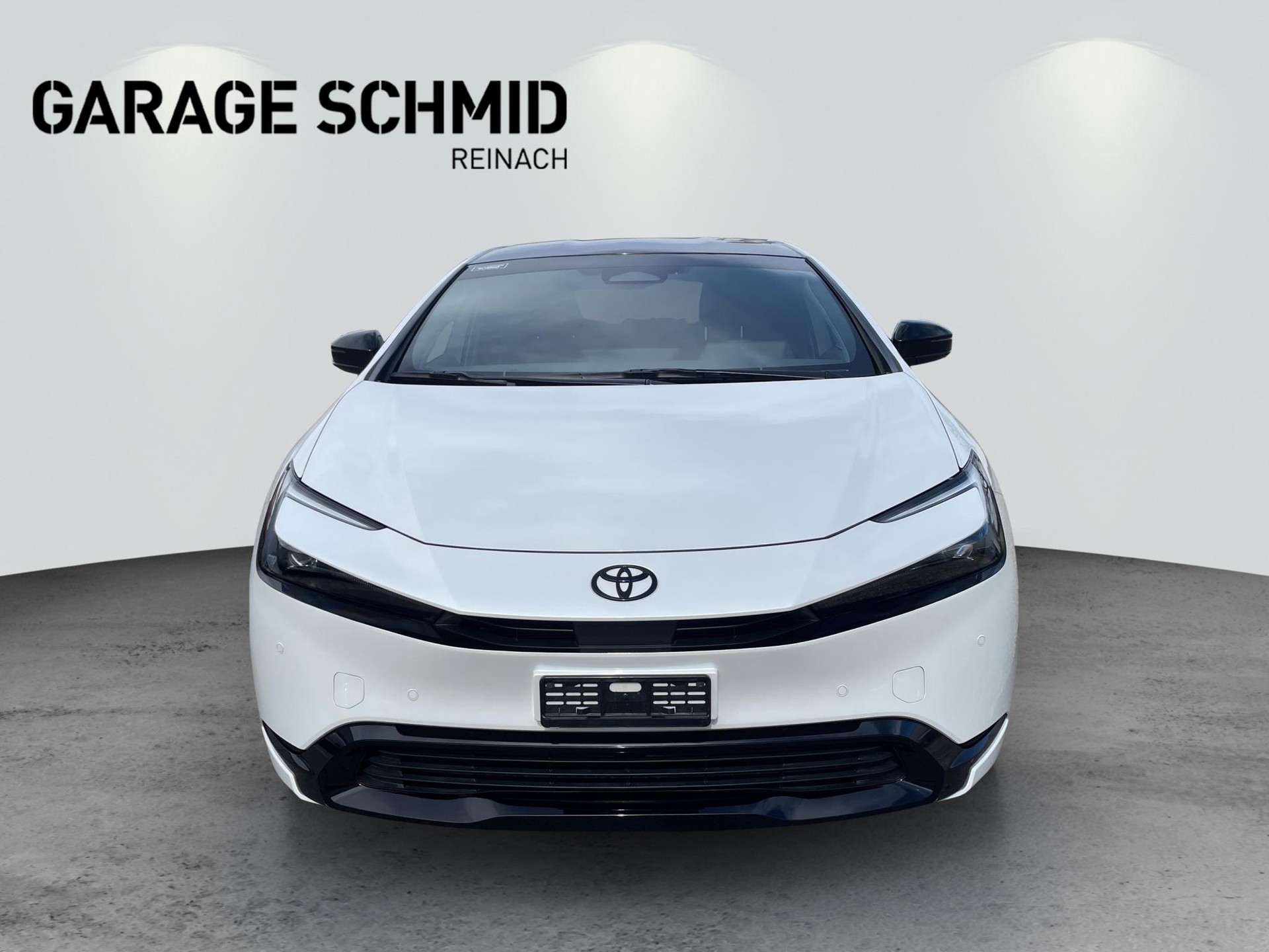 TOYOTA Prius 2.0 Plug-In-Hybrid Style-showroom-element-1
