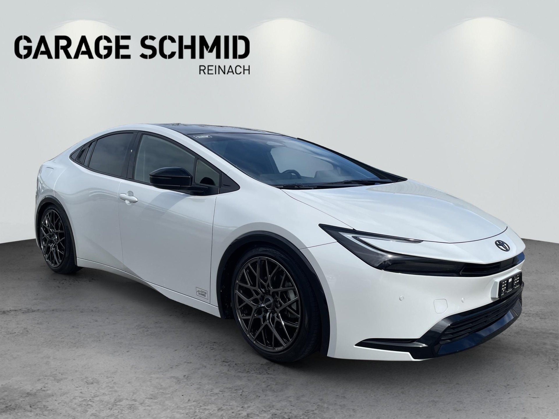 TOYOTA Prius 2.0 Plug-In-Hybrid Style-image-8