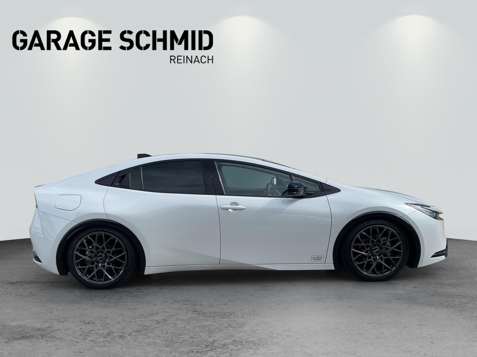 TOYOTA Prius 2.0 Plug-In-Hybrid Style-image-7