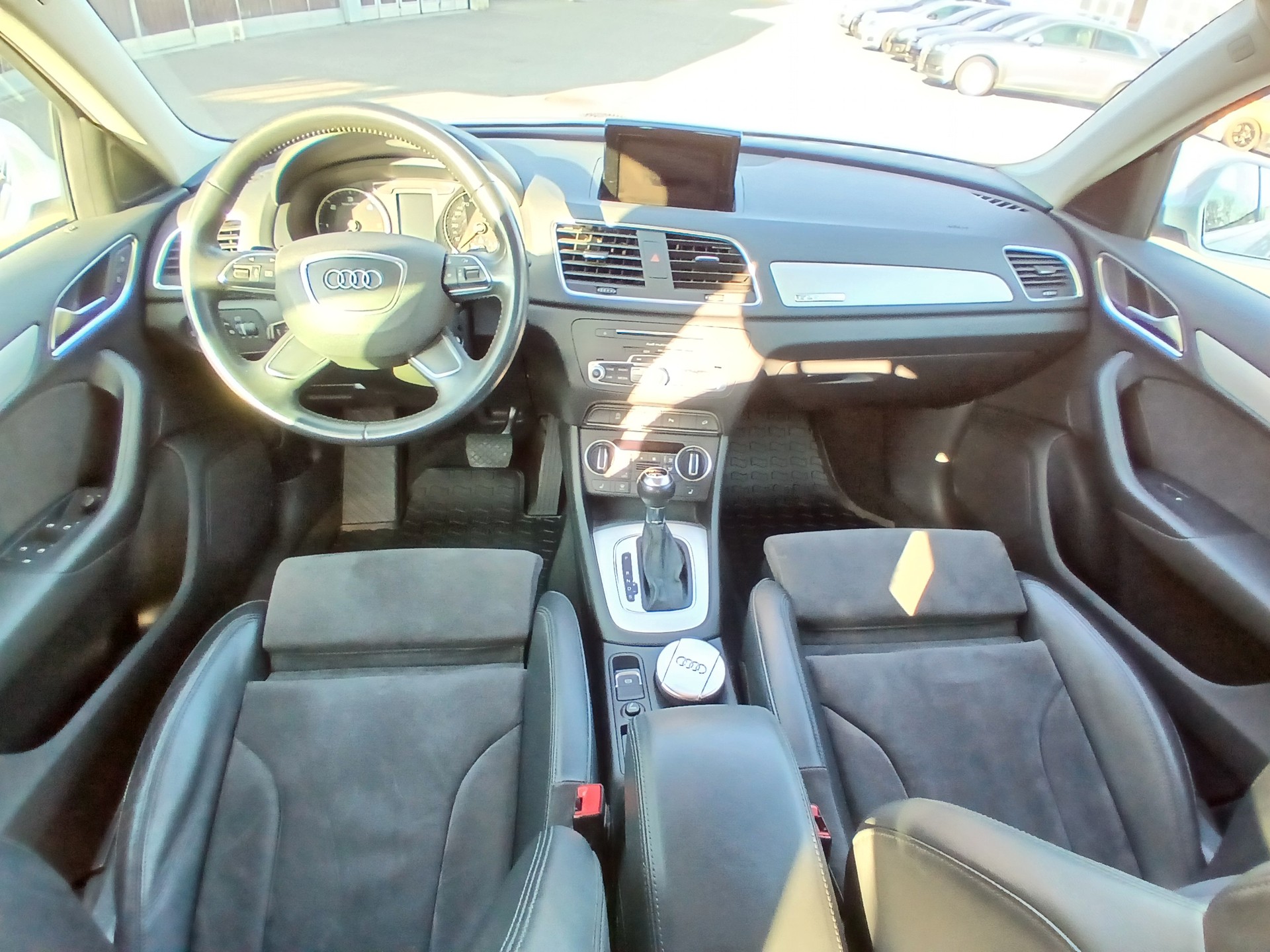 AUDI Q3 2.0 TDI quattro S-tronic-image-13