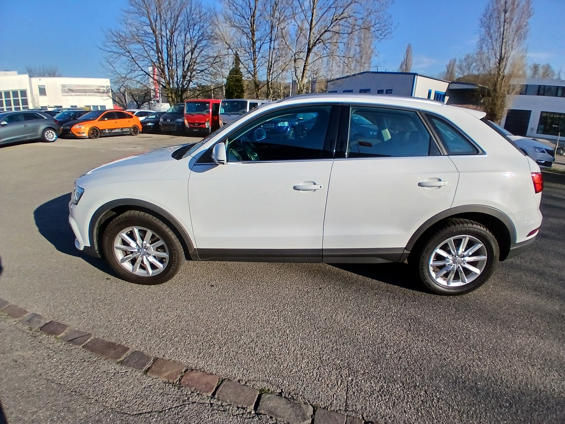 AUDI Q3 2.0 TDI quattro S-tronic-image-1