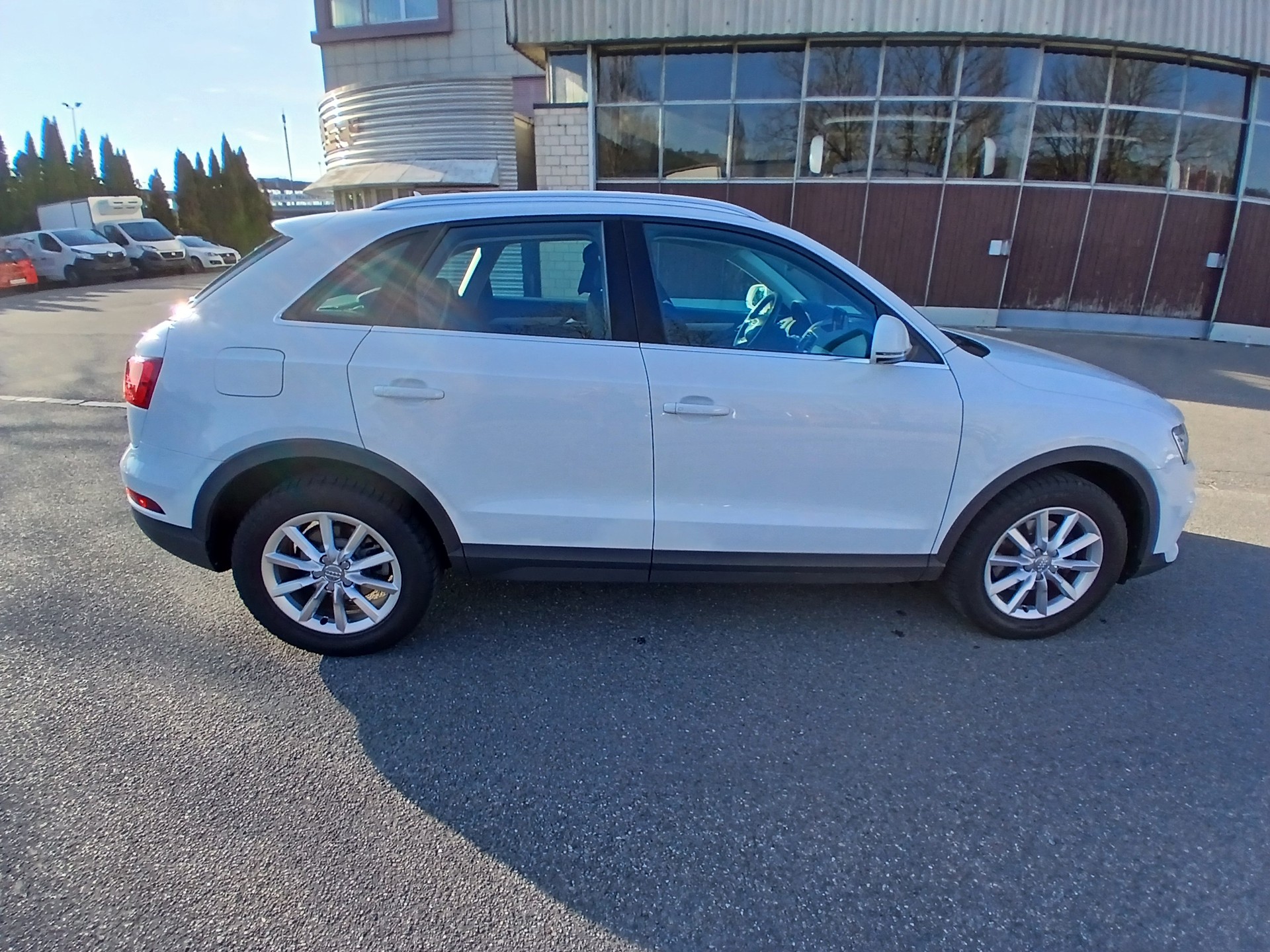 AUDI Q3 2.0 TDI quattro S-tronic-image-5
