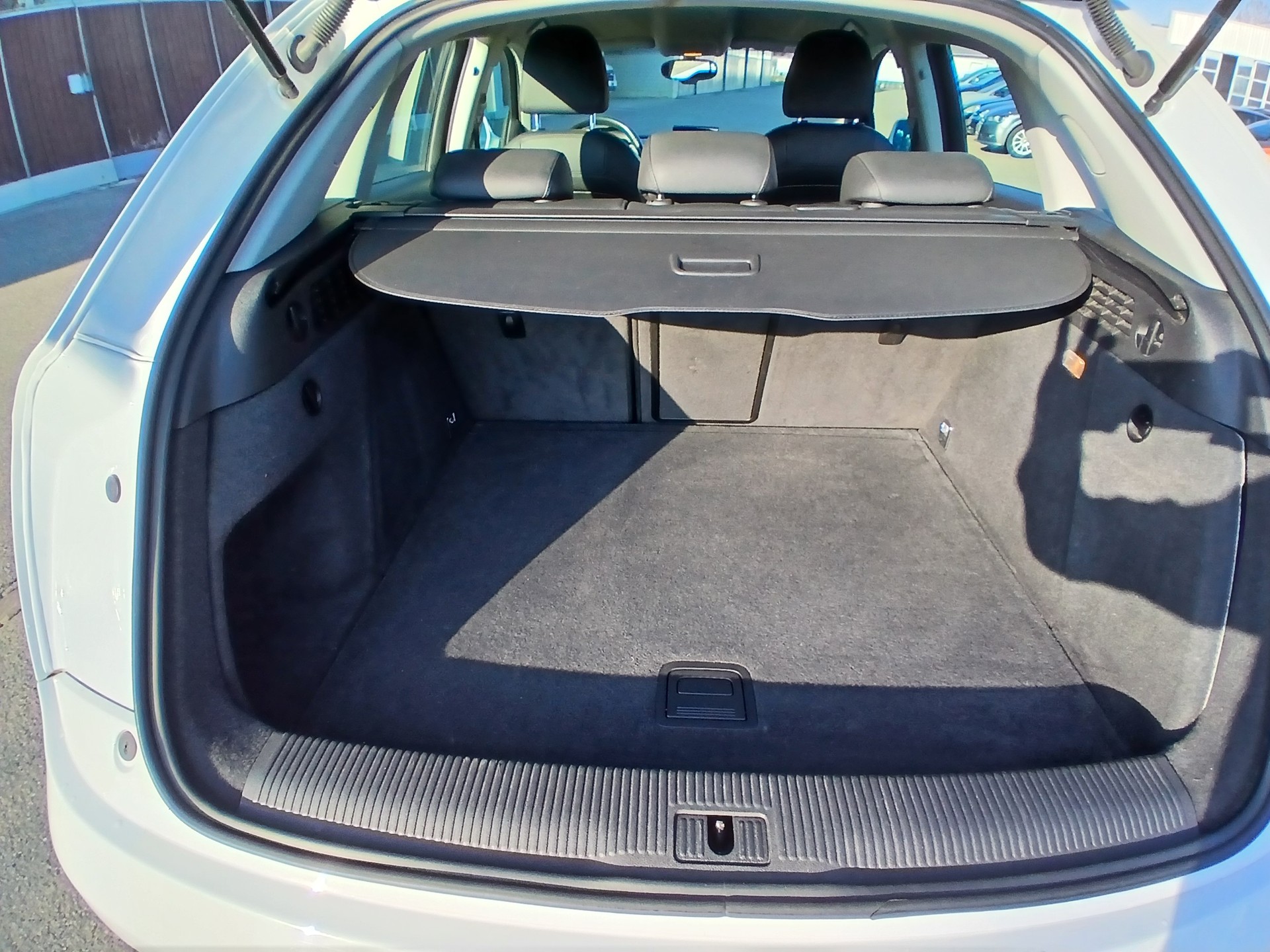 AUDI Q3 2.0 TDI quattro S-tronic-image-14