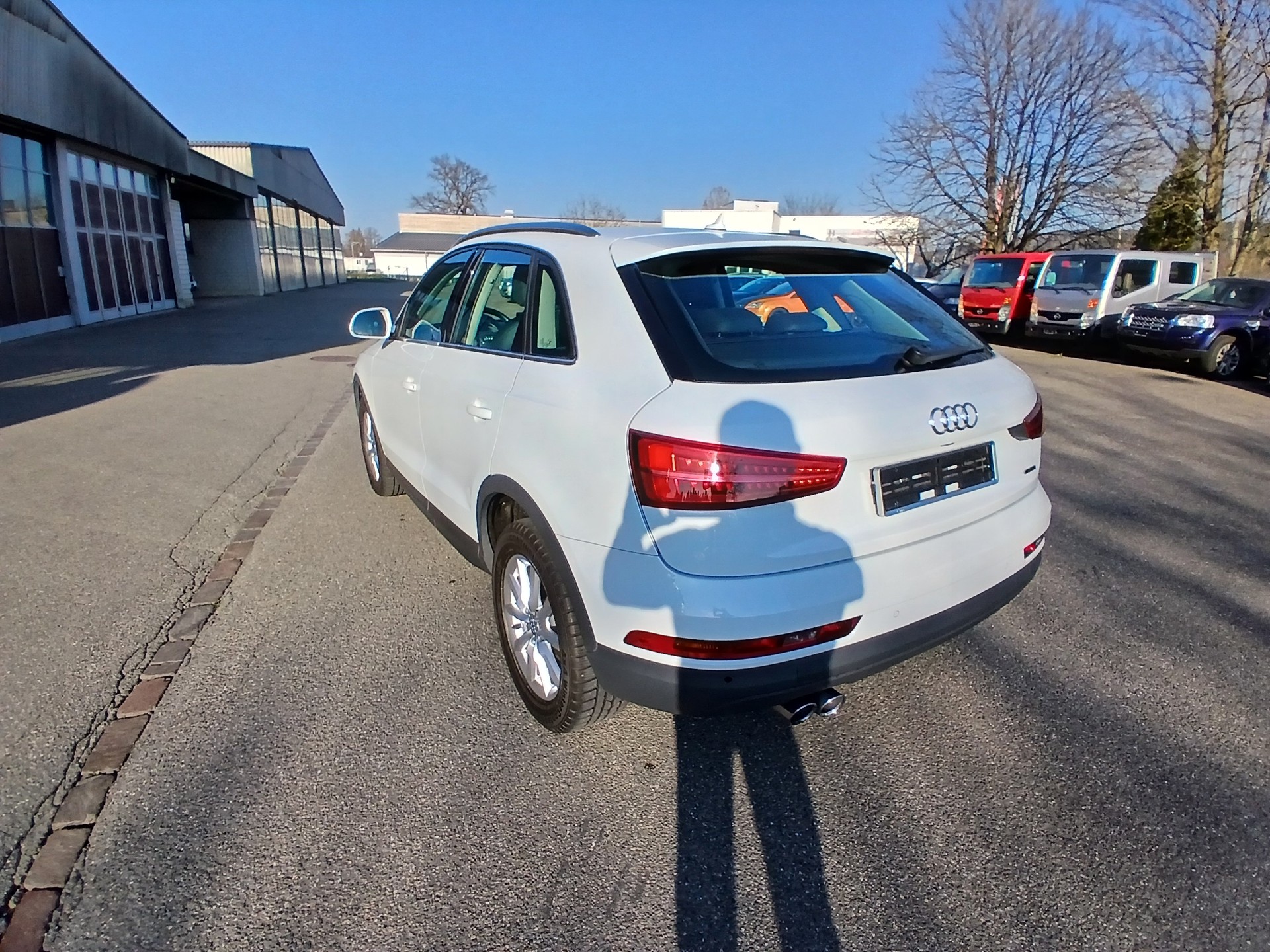 AUDI Q3 2.0 TDI quattro S-tronic-image-2