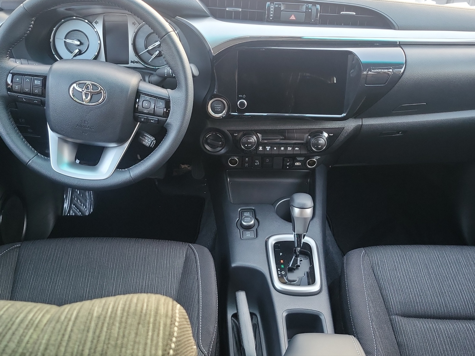 TOYOTA Hilux Double Cab.-Pick-up 2.8 Style AWD-image-13