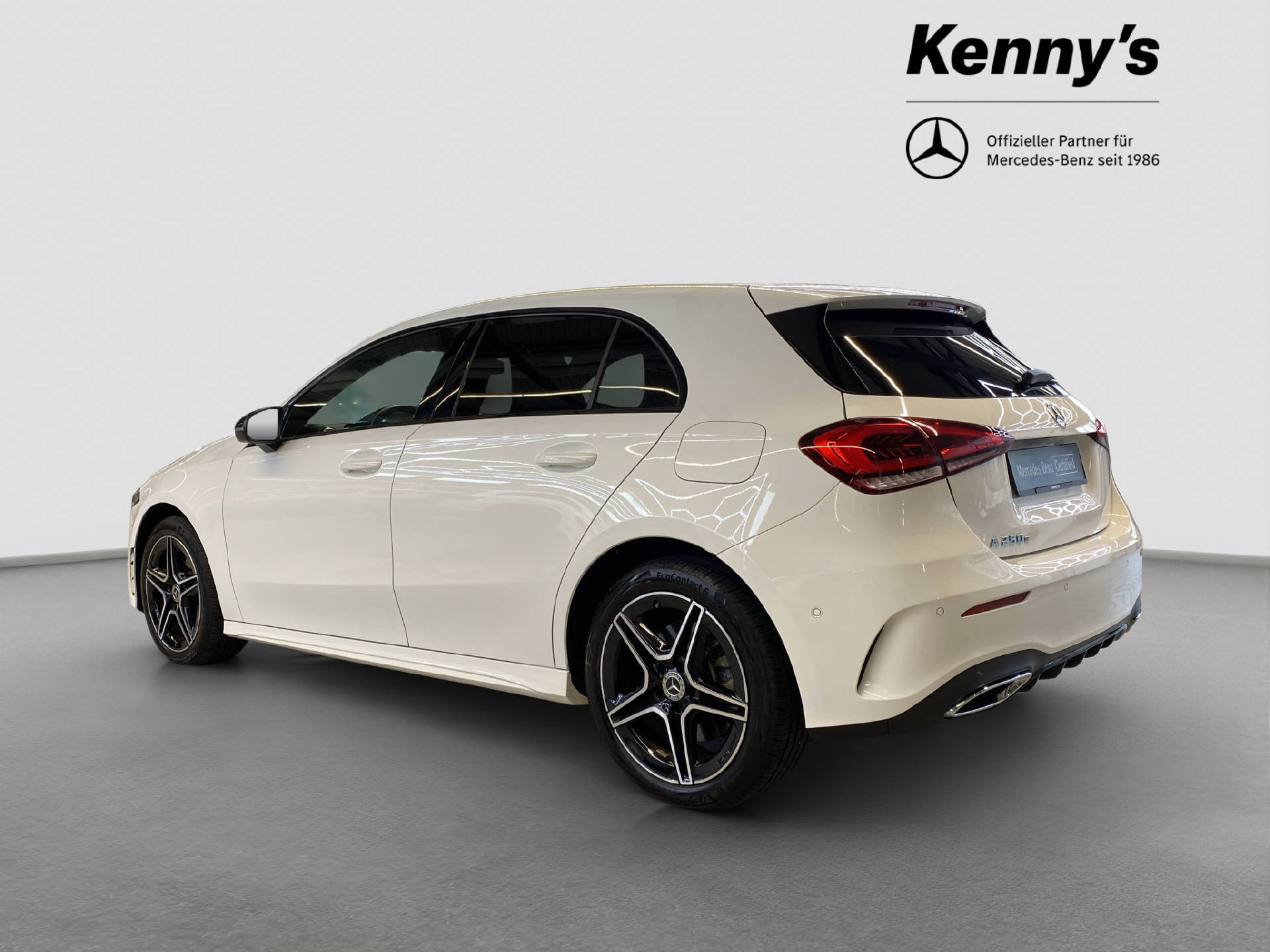 MERCEDES-BENZ A 250 e AMG Line-showroom-element-3