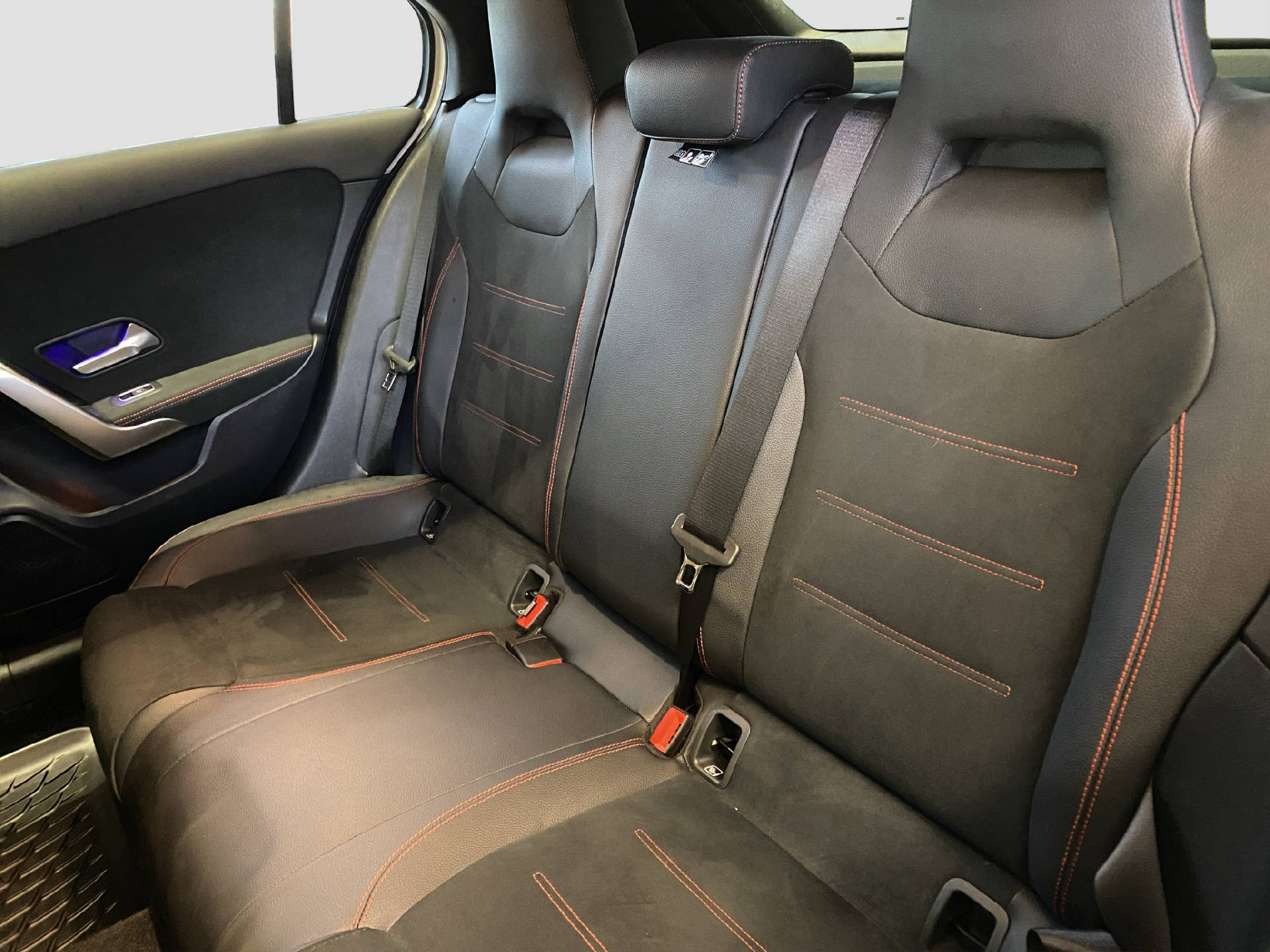 MERCEDES-BENZ A 250 e AMG Line-image-13
