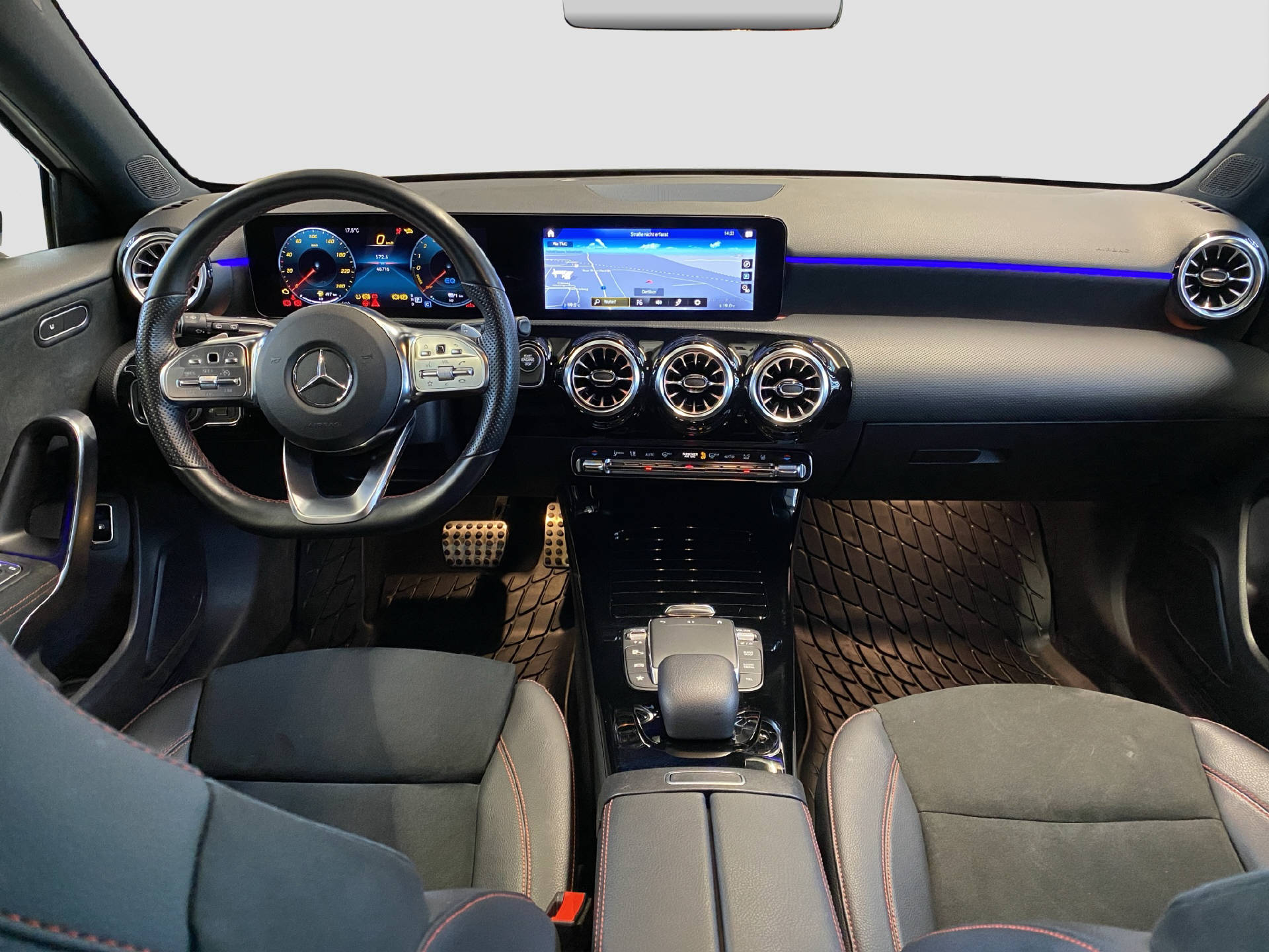 MERCEDES-BENZ A 250 e AMG Line-image-7