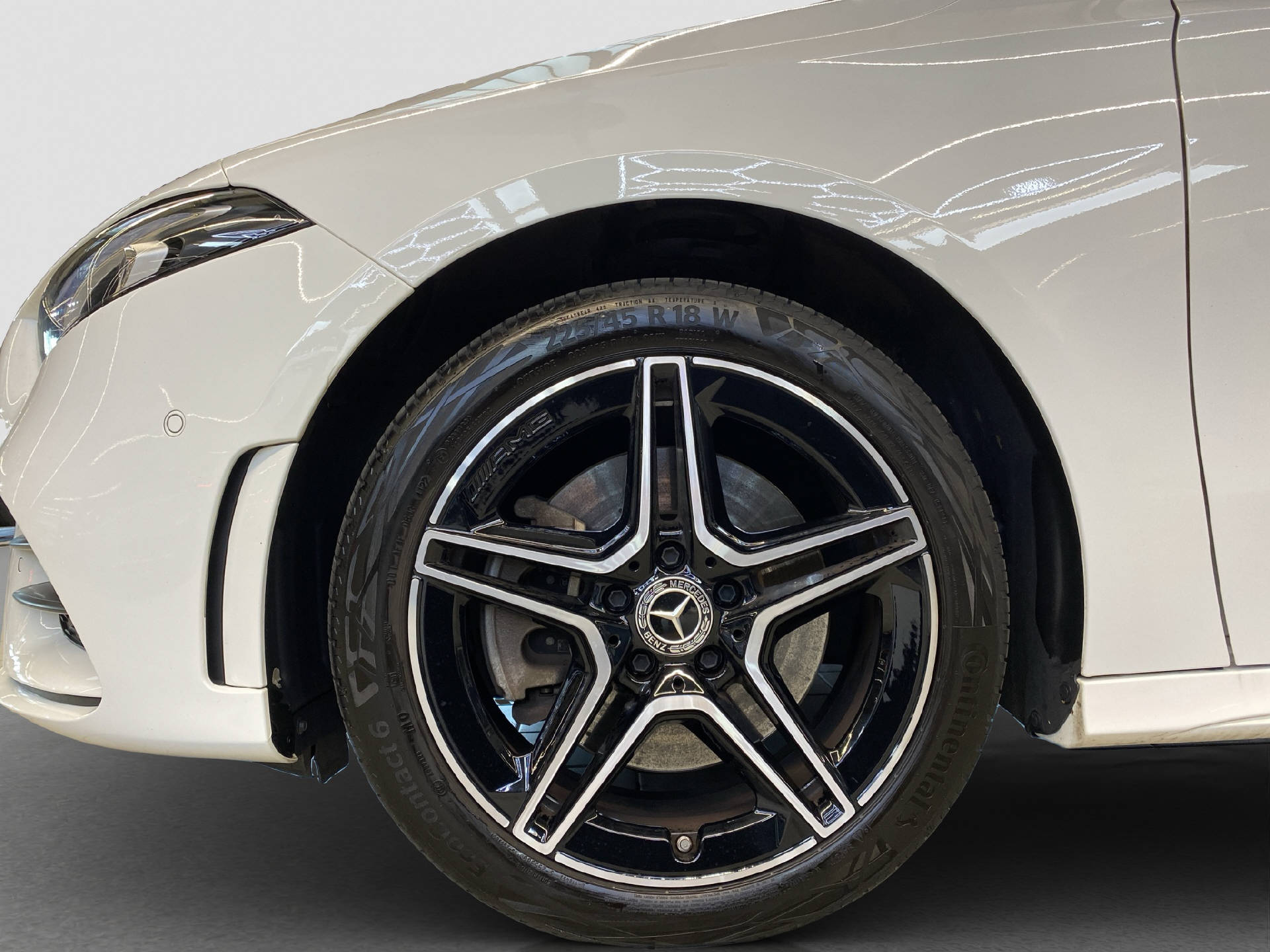 MERCEDES-BENZ A 250 e AMG Line-image-5