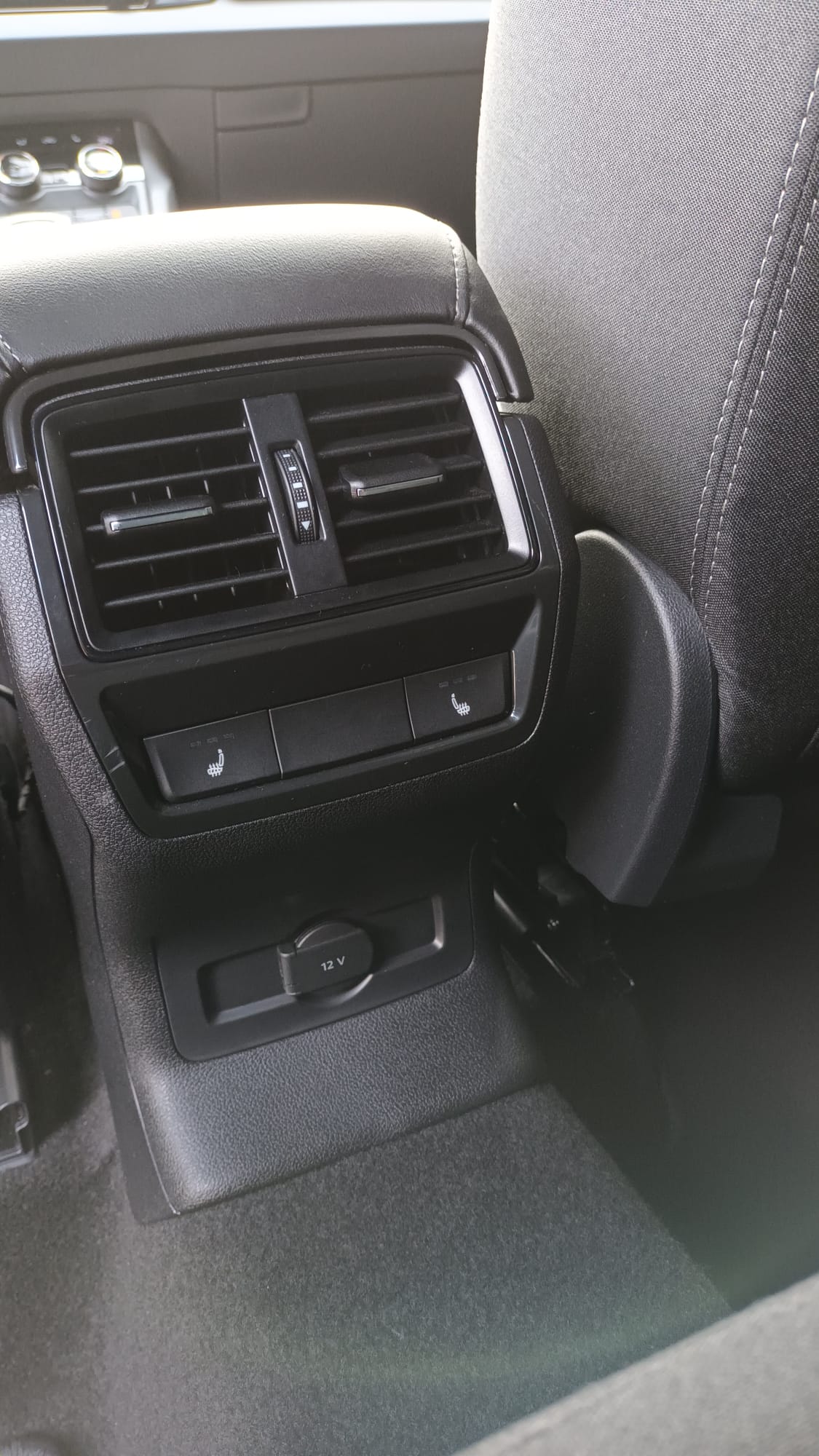 SKODA Karoq 2.0 TSI SportLine 4x4 DSG-image-14
