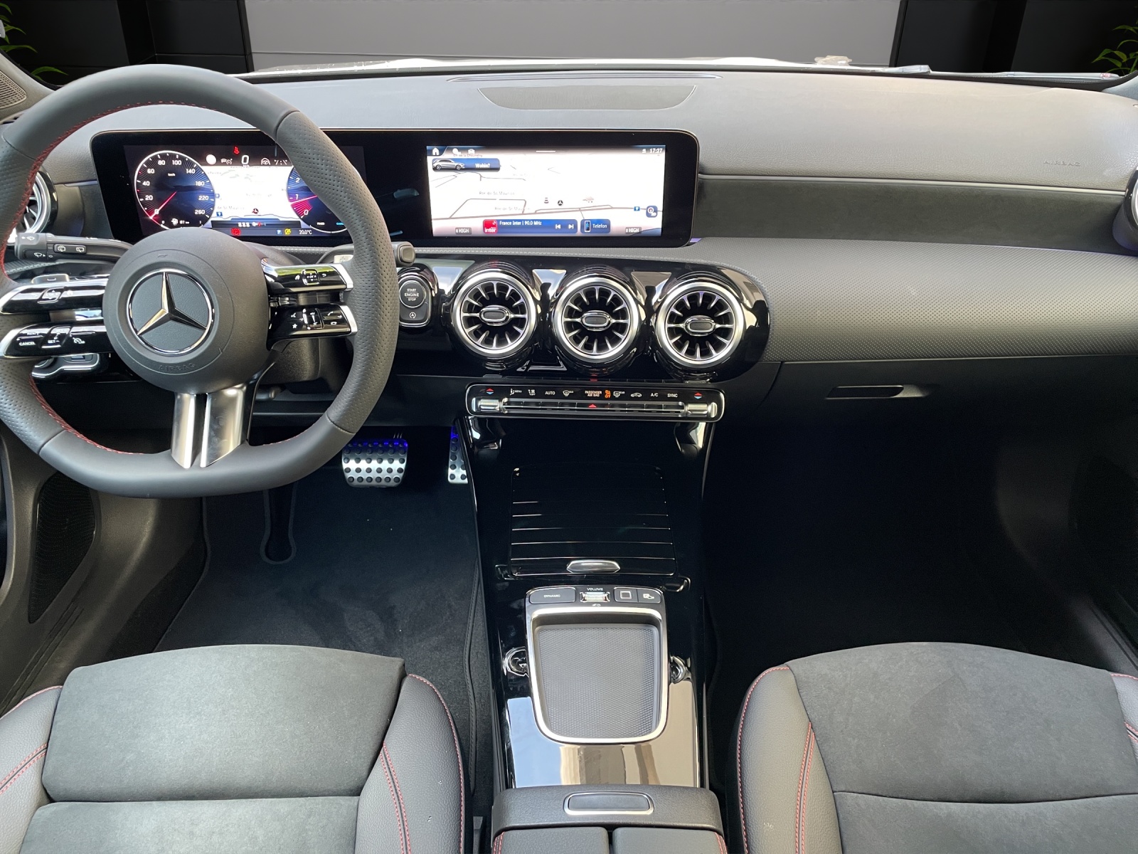 MERCEDES-BENZ A 250 4Matic 8G-DCT-image-10