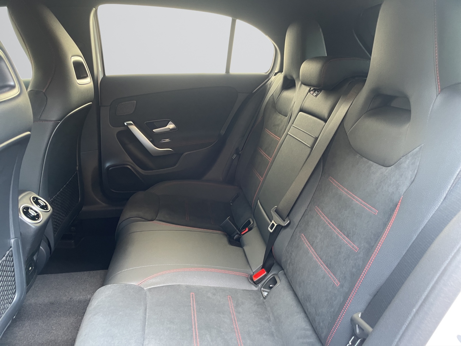 MERCEDES-BENZ A 250 4Matic 8G-DCT-image-12