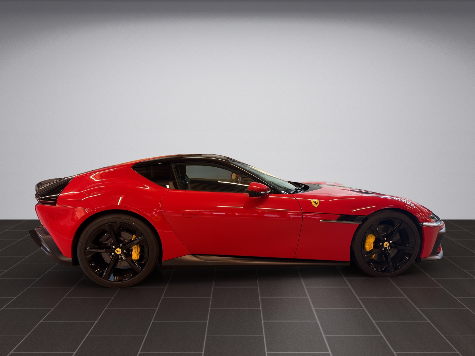 FERRARI 12 Cilindri 6.5-showroom-element-1