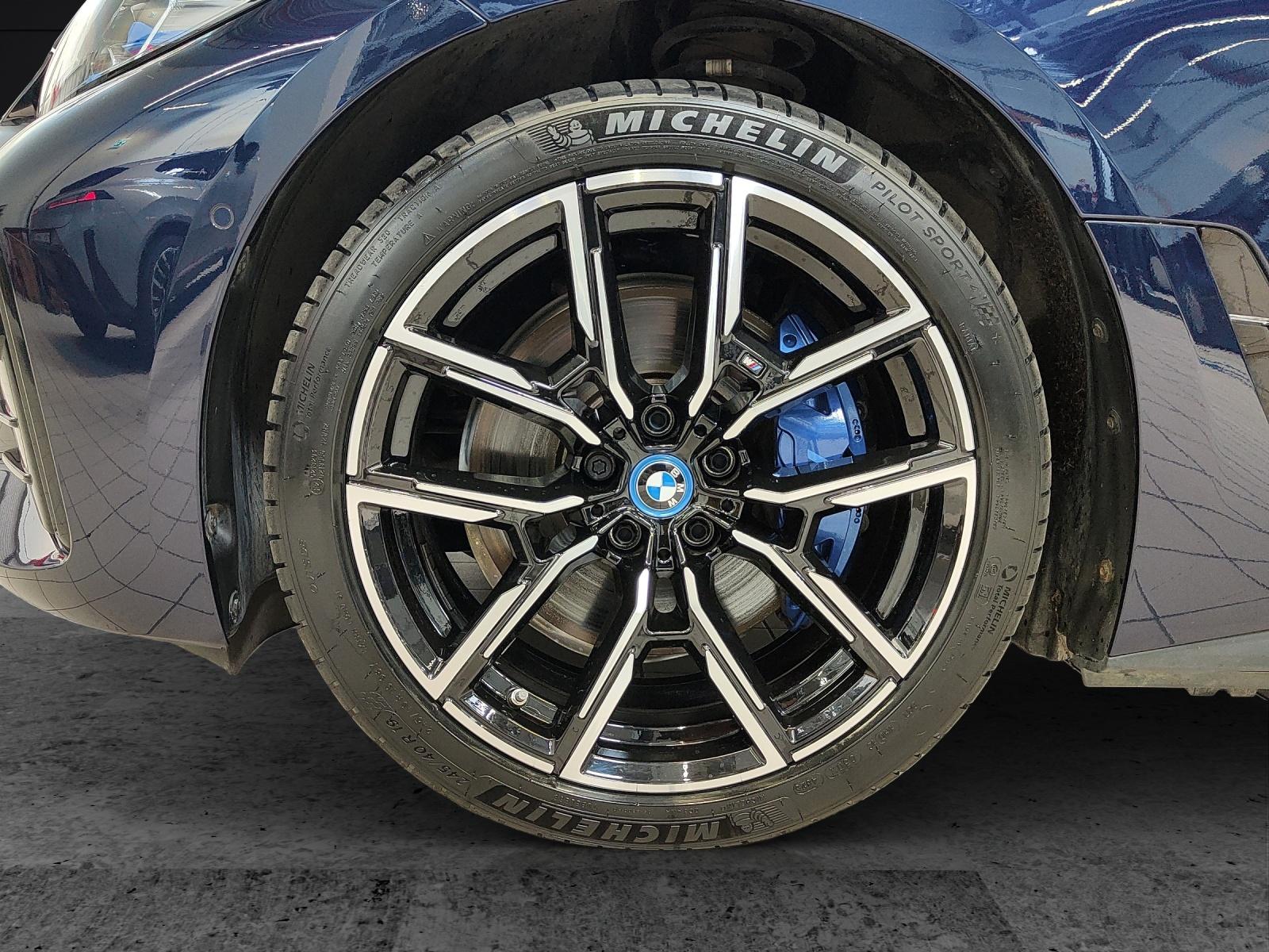 BMW i4 M50 Attraktiven Leasingzinssatz ab 0.9 % bei Abschluss einer BMW Fahrzeugversicherung.-image-8