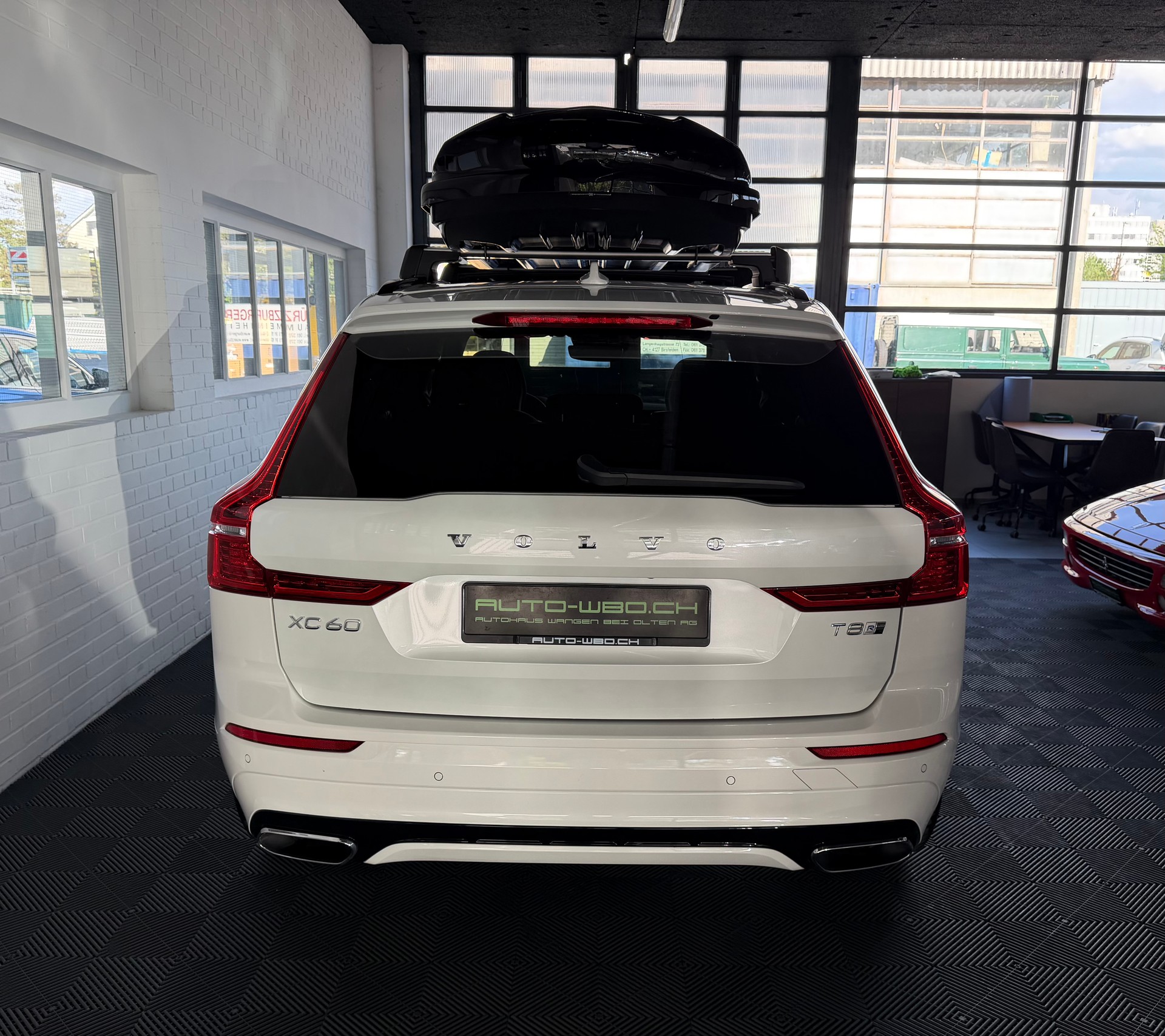 VOLVO XC60 T8 eAWD R-Design Geartronic-showroom-element-3