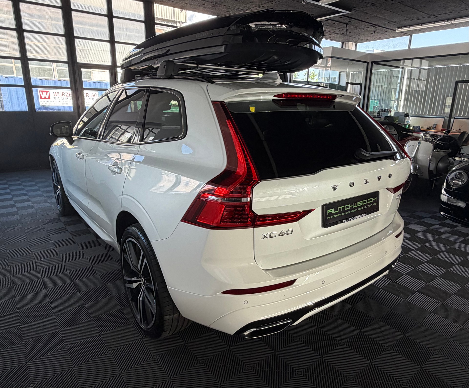 VOLVO XC60 T8 eAWD R-Design Geartronic-image-4