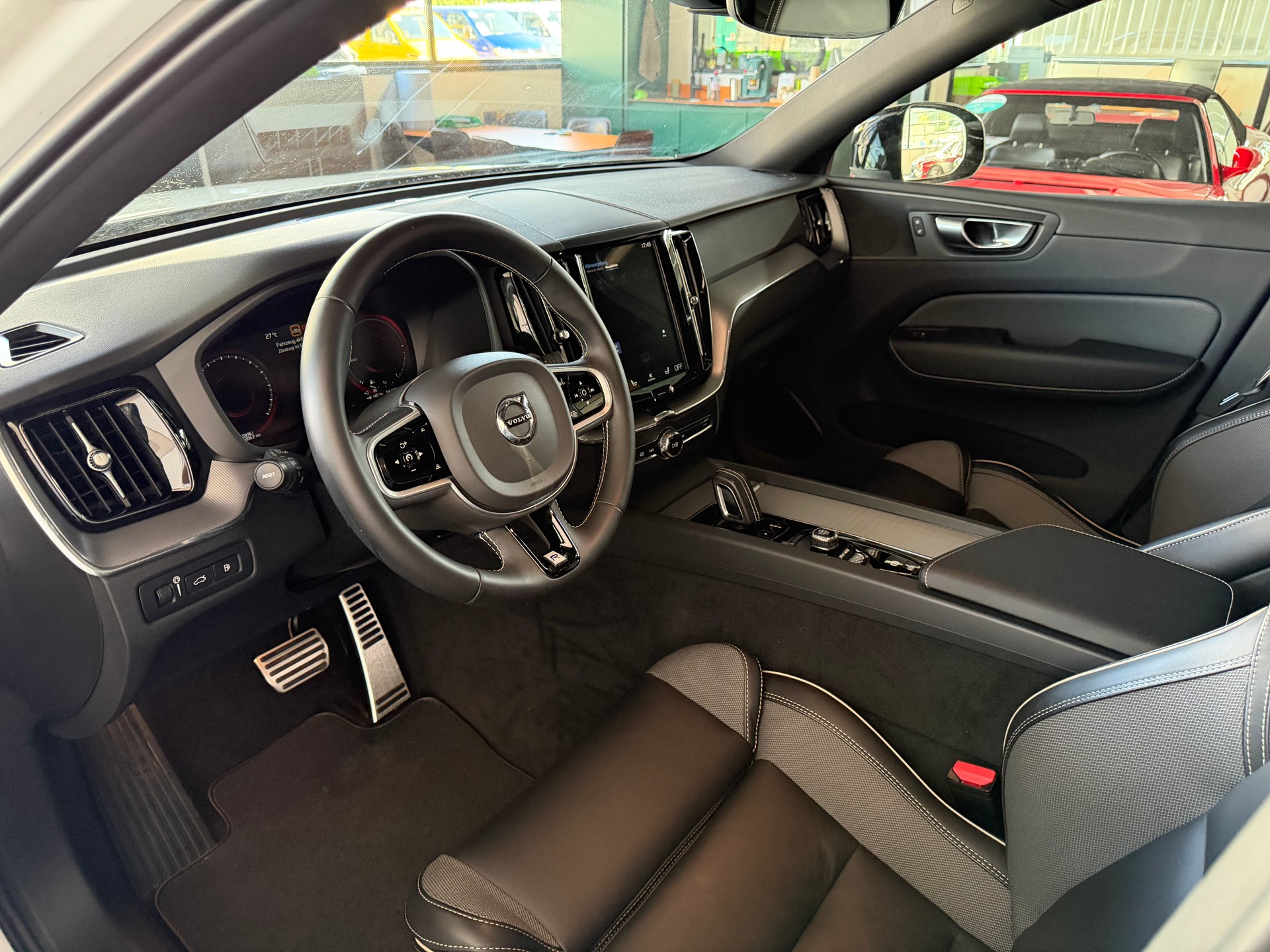 VOLVO XC60 T8 eAWD R-Design Geartronic-image-14