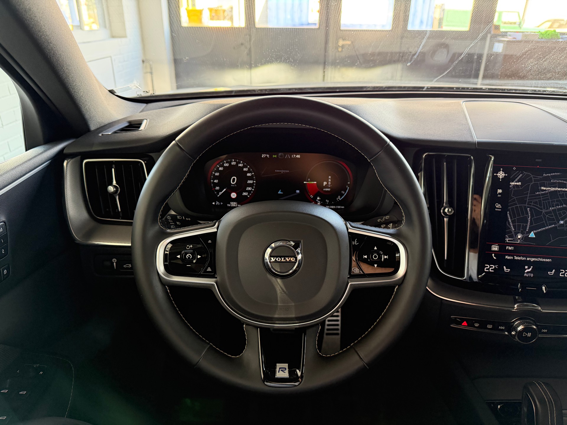 VOLVO XC60 T8 eAWD R-Design Geartronic-image-16