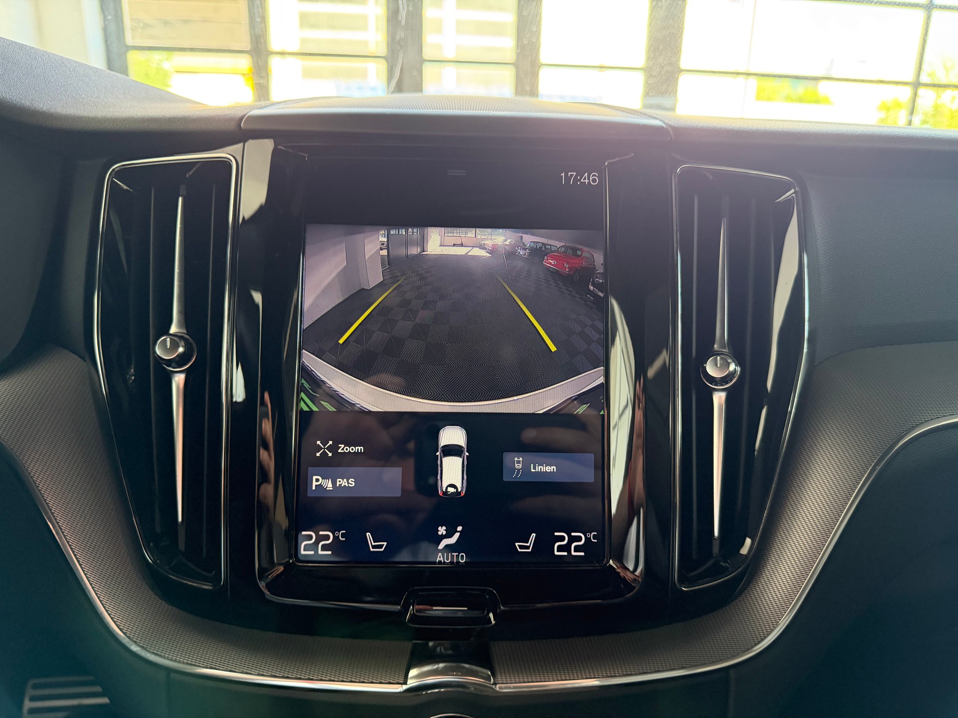 VOLVO XC60 T8 eAWD R-Design Geartronic-image-18