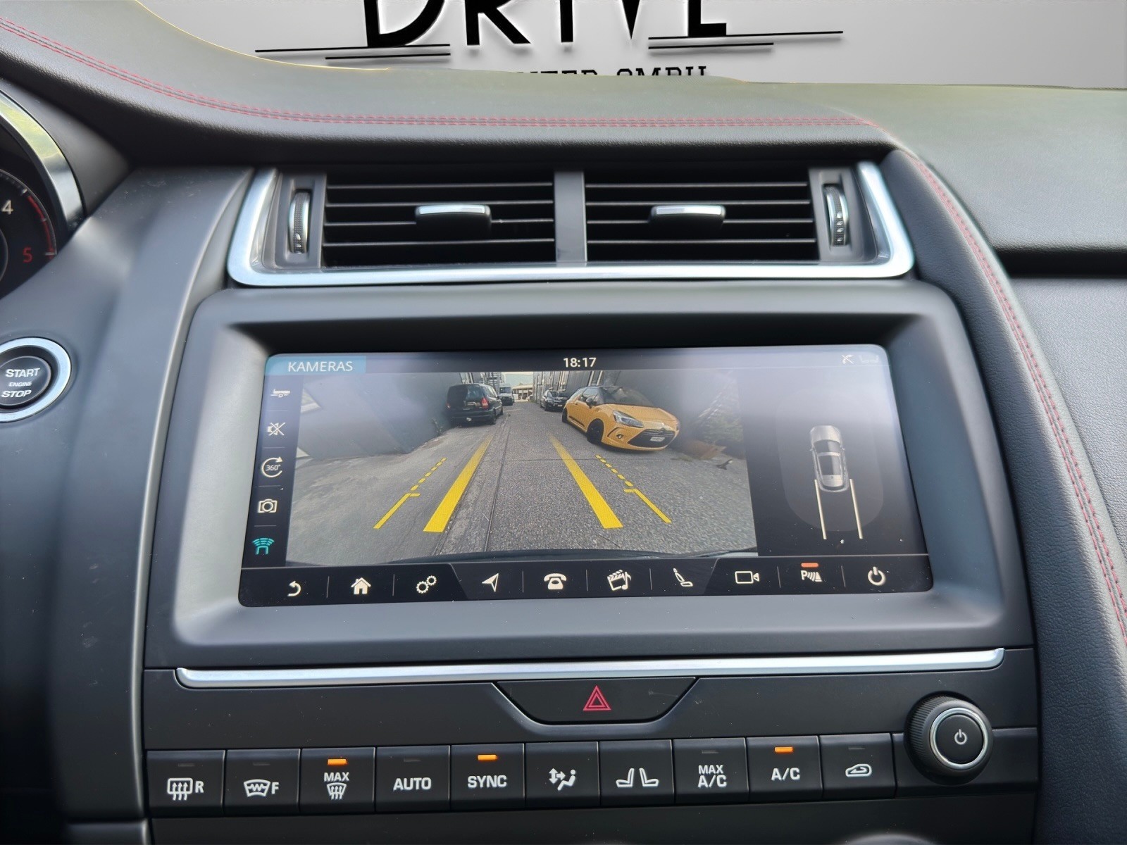 JAGUAR E-Pace 2.0d D180 AWD Automatik-image-14