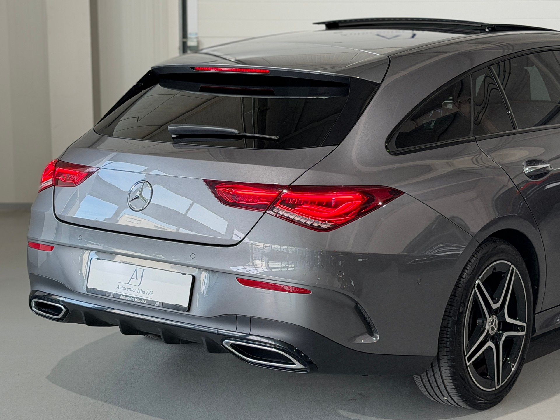 MERCEDES-BENZ CLA Shooting Brake 250 4Matic 7G-DCT AMG Line (CH) Carbon-image-6