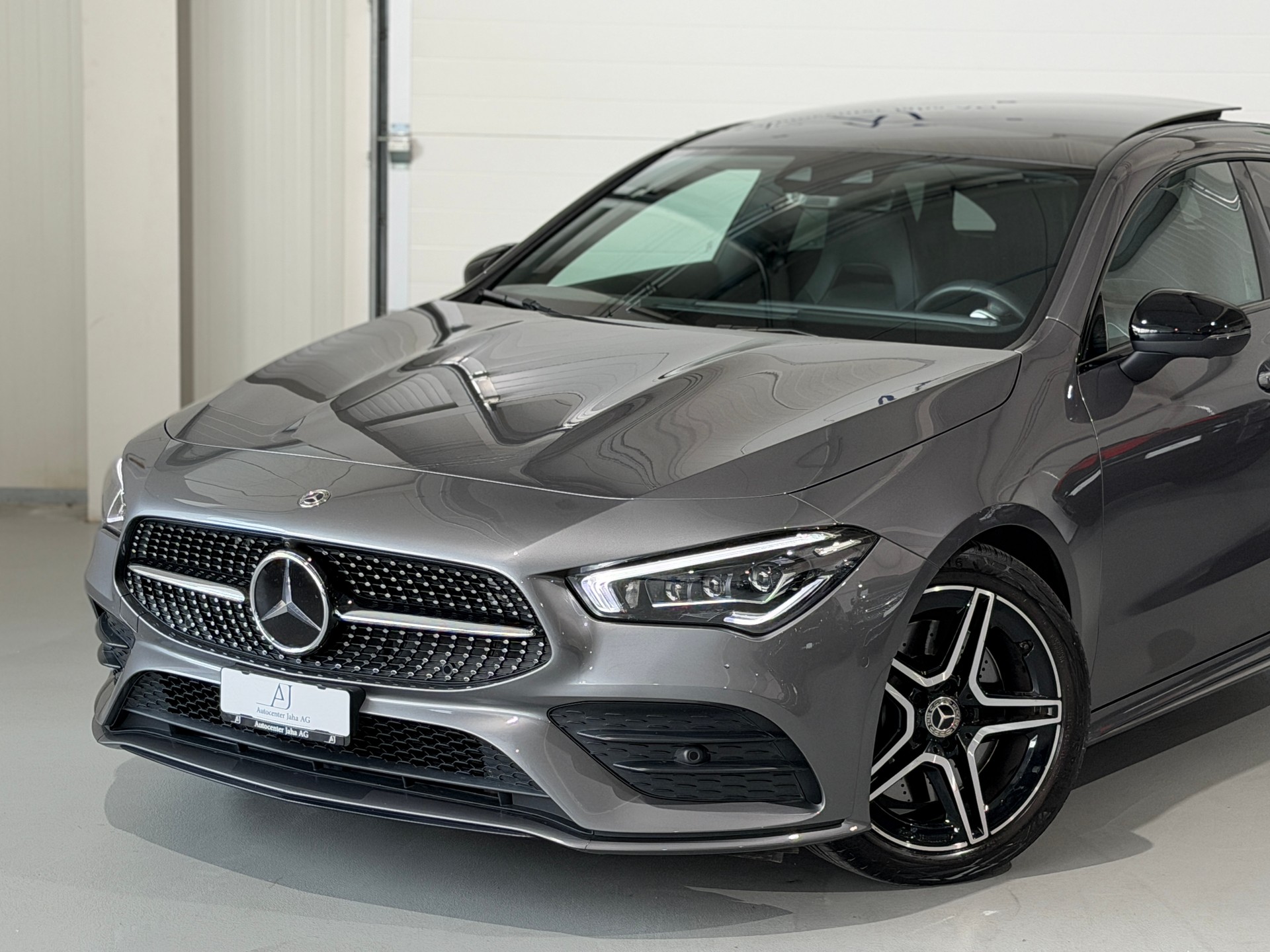 MERCEDES-BENZ CLA Shooting Brake 250 4Matic 7G-DCT AMG Line (CH) Carbon-showroom-element-1