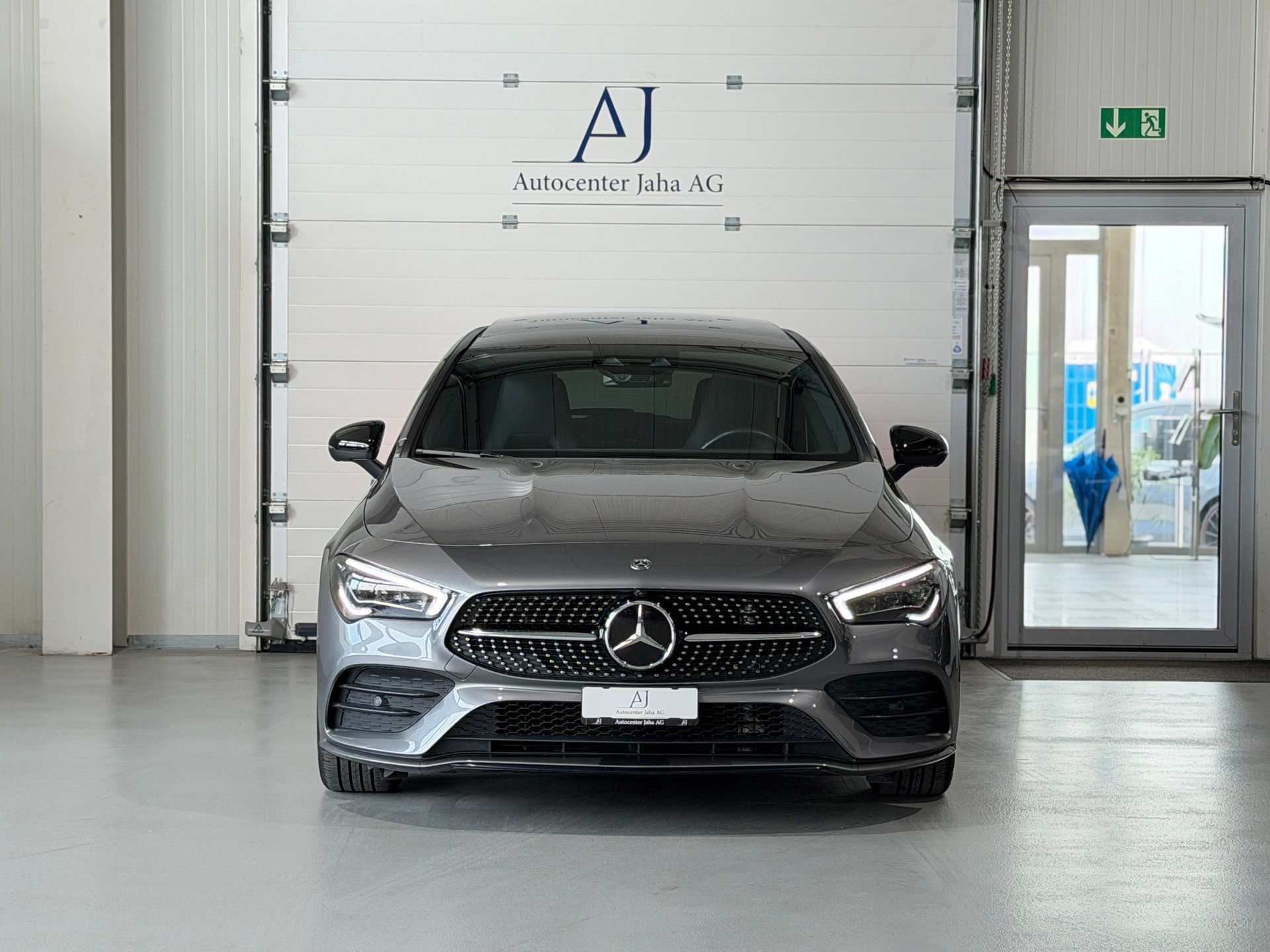 MERCEDES-BENZ CLA Shooting Brake 250 4Matic 7G-DCT AMG Line (CH) Carbon-showroom-element-3