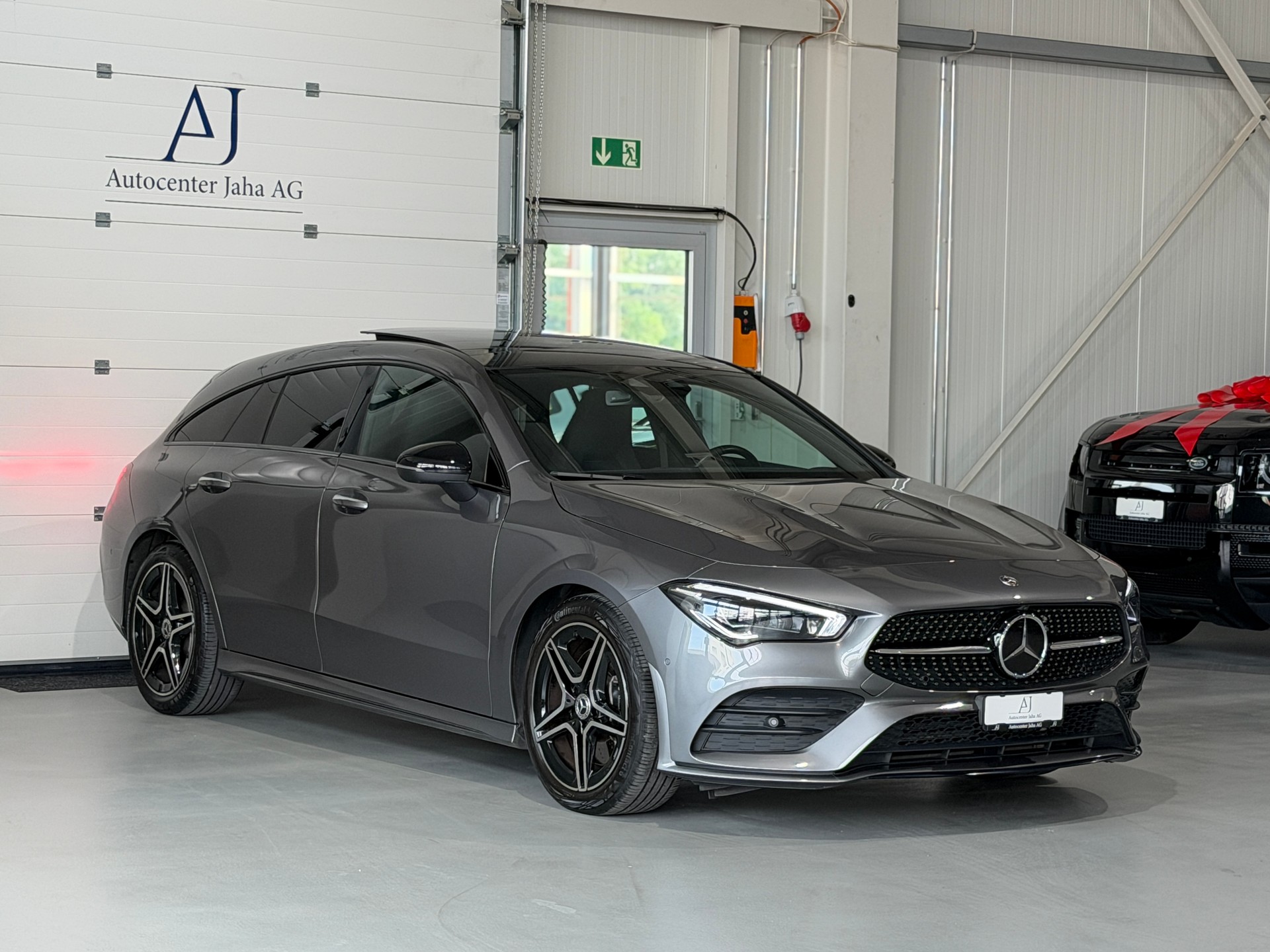 MERCEDES-BENZ CLA Shooting Brake 250 4Matic 7G-DCT AMG Line (CH) Carbon-image-4