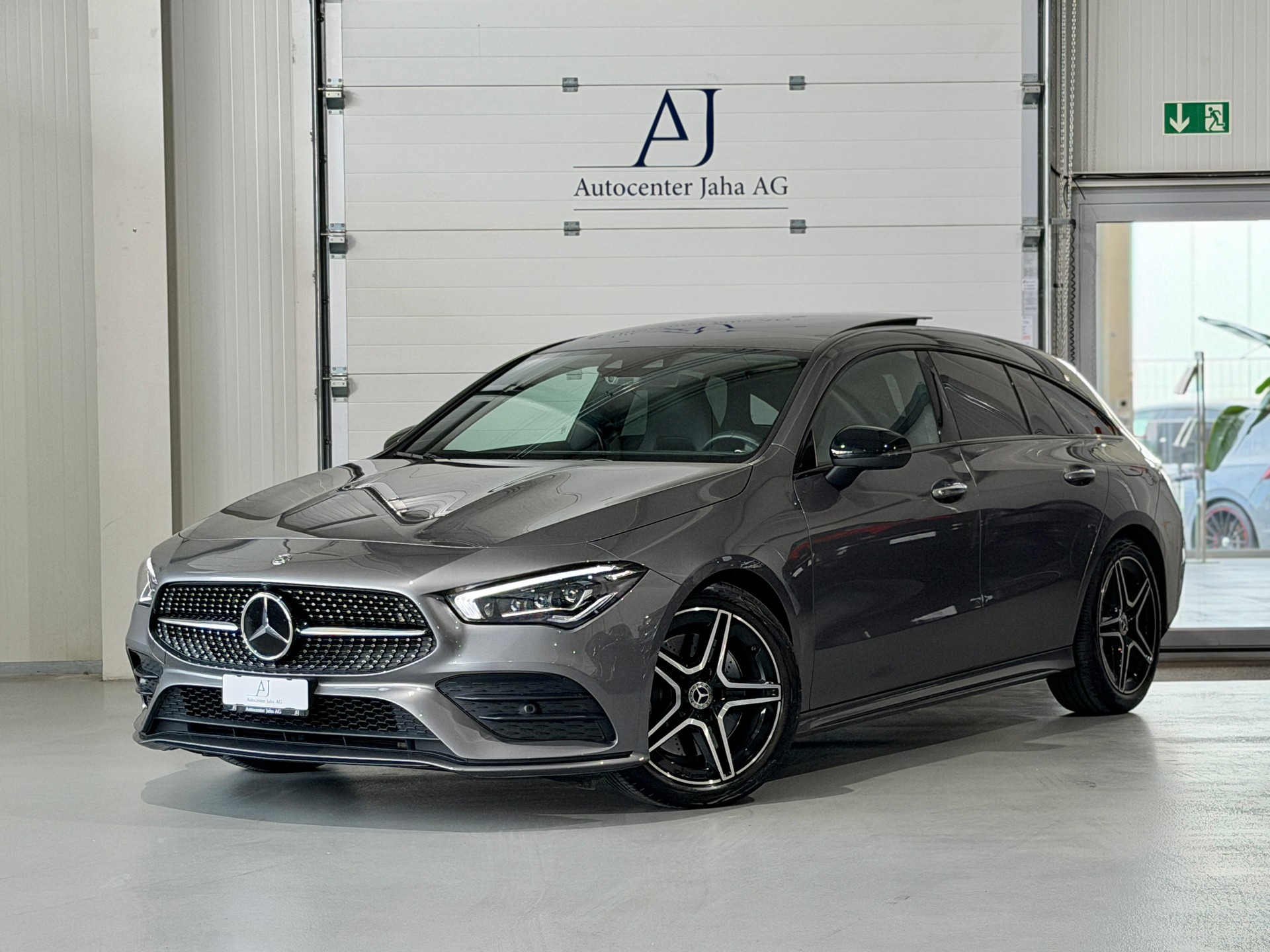 MERCEDES-BENZ CLA Shooting Brake 250 4Matic 7G-DCT AMG Line (CH) Carbon