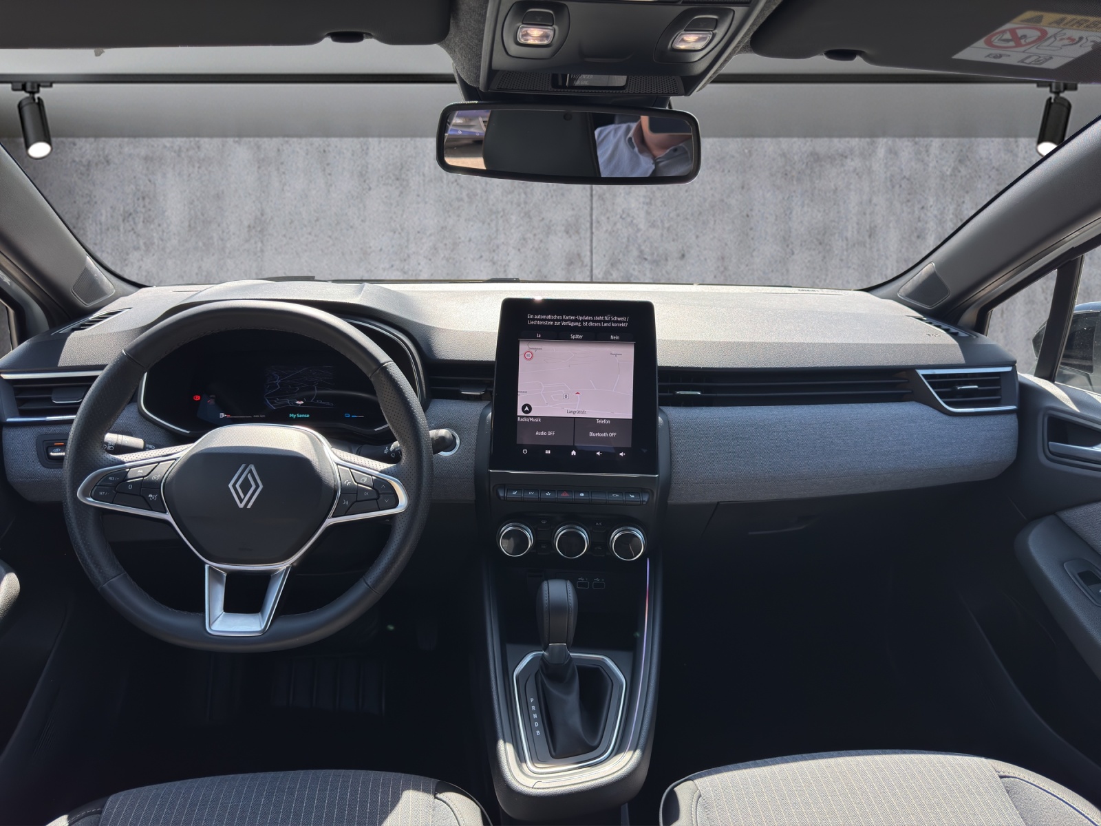 RENAULT Clio 1.6 E-Tech Techno-image-8
