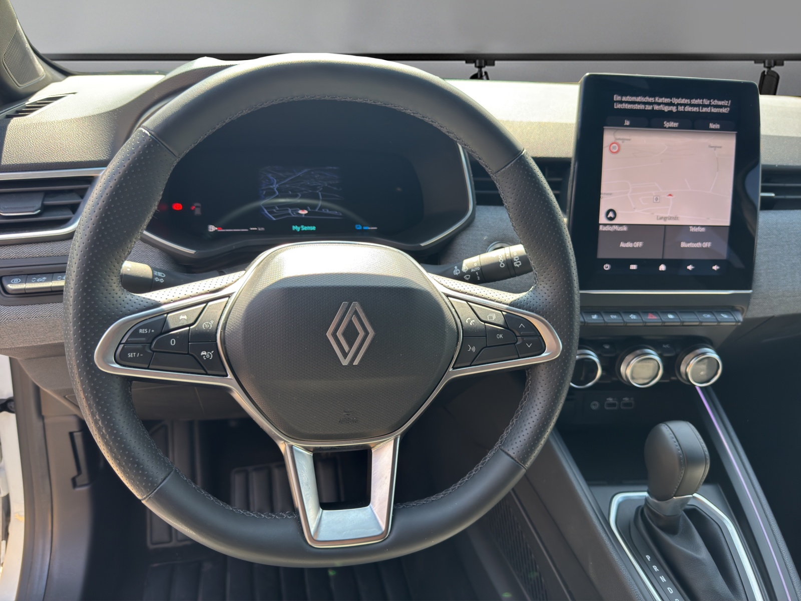 RENAULT Clio 1.6 E-Tech Techno-image-6
