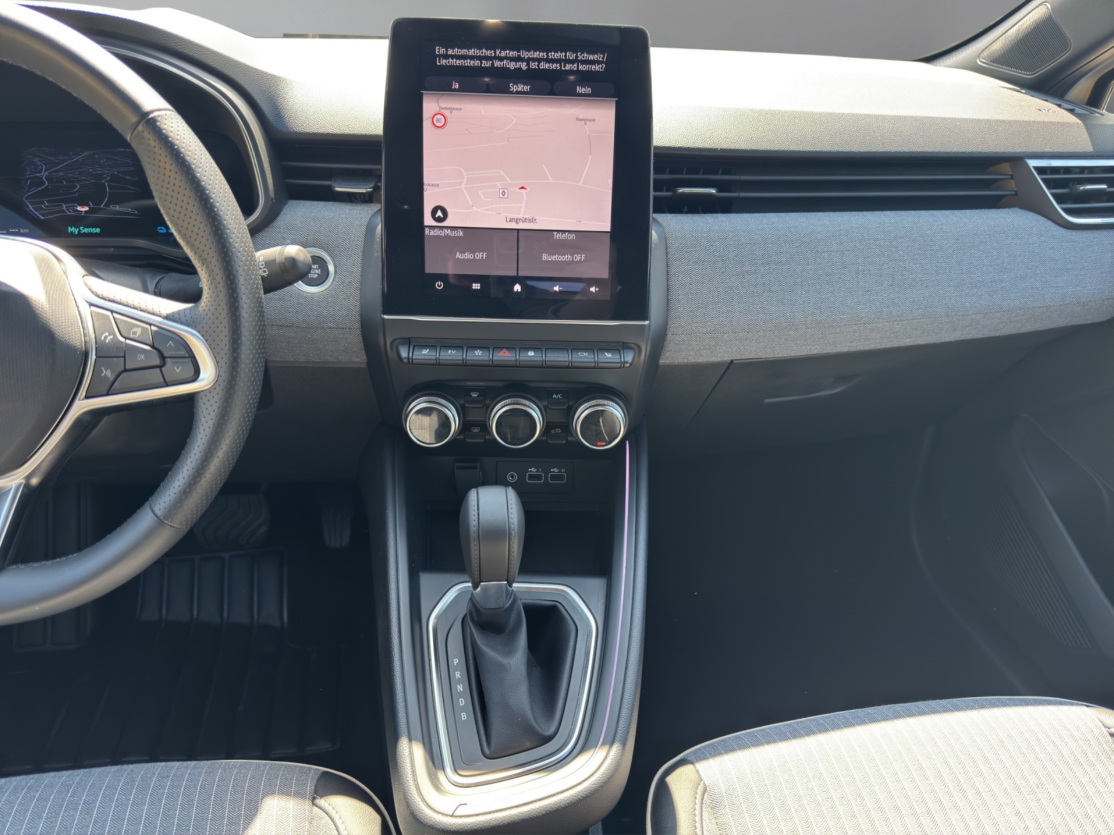 RENAULT Clio 1.6 E-Tech Techno-image-9