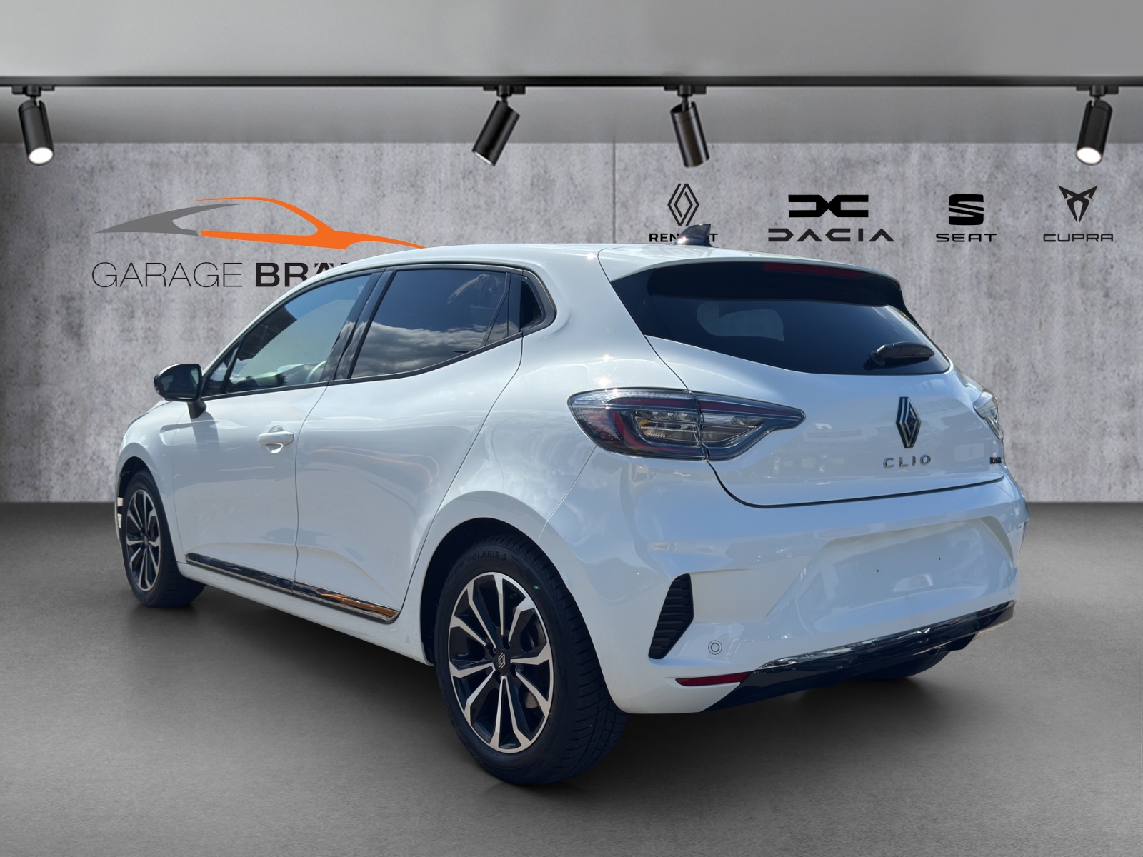 RENAULT Clio 1.6 E-Tech Techno-showroom-element-3