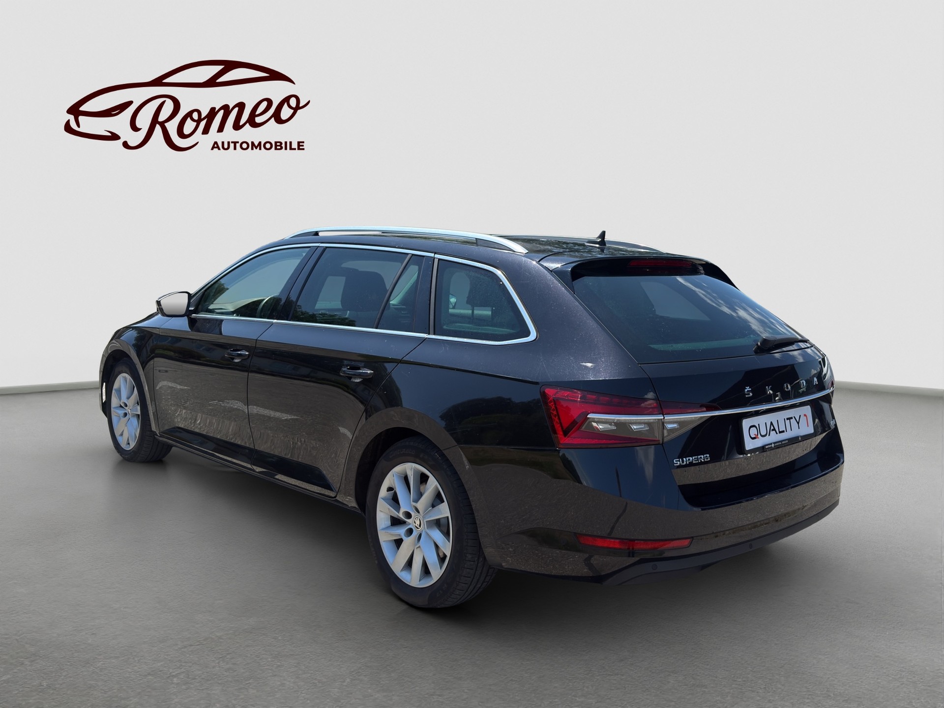 SKODA Superb Combi 2.0 TDi Style 4x4 DSG ** Frisch ab MFK und Service ** Panorama ** Leder-Alcantara **-image-1