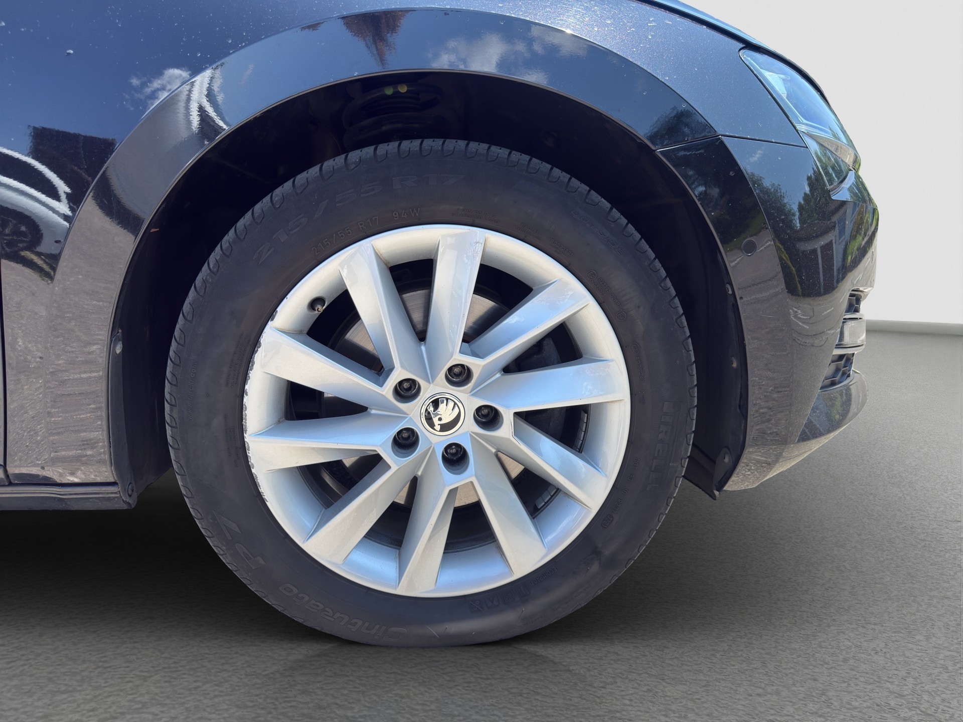 SKODA Superb Combi 2.0 TDi Style 4x4 DSG ** Frisch ab MFK und Service ** Panorama ** Leder-Alcantara **-image-15