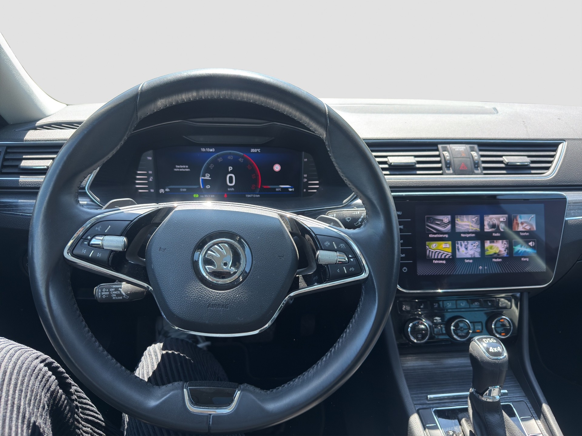 SKODA Superb Combi 2.0 TDi Style 4x4 DSG ** Frisch ab MFK und Service ** Panorama ** Leder-Alcantara **-image-13