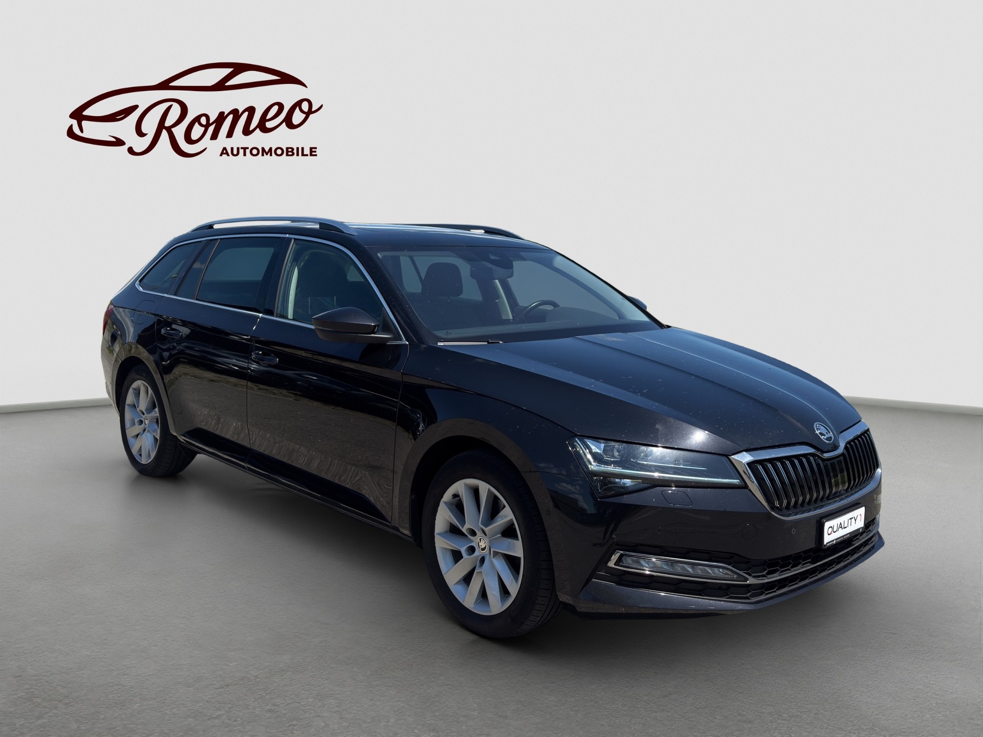 SKODA Superb Combi 2.0 TDi Style 4x4 DSG ** Frisch ab MFK und Service ** Panorama ** Leder-Alcantara **-image-3