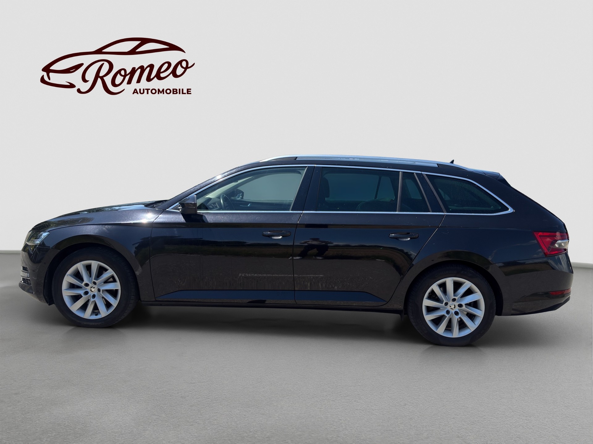 SKODA Superb Combi 2.0 TDi Style 4x4 DSG ** Frisch ab MFK und Service ** Panorama ** Leder-Alcantara **-image-7