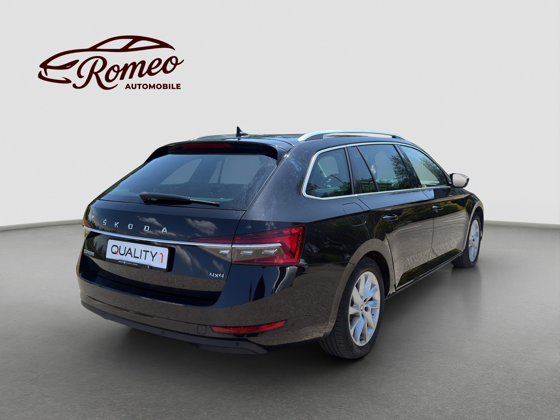 SKODA Superb Combi 2.0 TDi Style 4x4 DSG ** Frisch ab MFK und Service ** Panorama ** Leder-Alcantara **-image-4