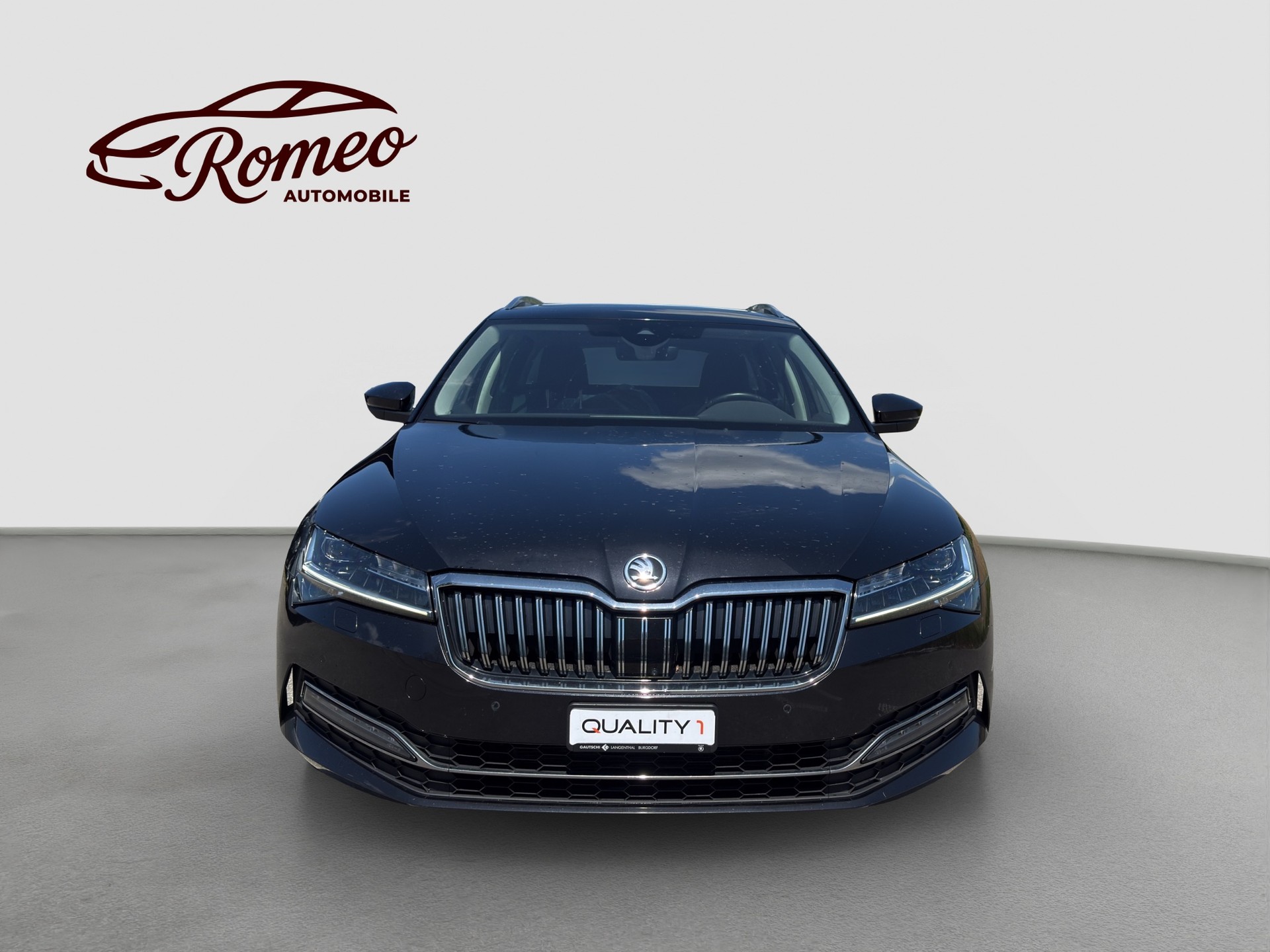 SKODA Superb Combi 2.0 TDi Style 4x4 DSG ** Frisch ab MFK und Service ** Panorama ** Leder-Alcantara **-image-5
