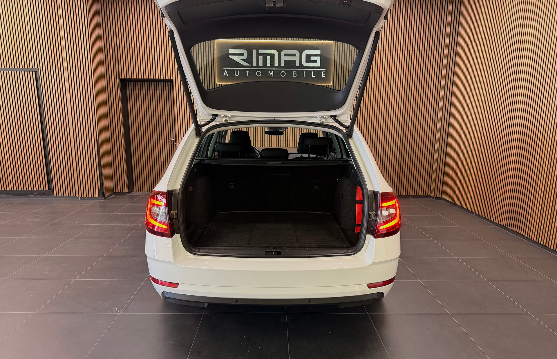 SKODA Octavia 1.5 G-tec Style CNG | CH-Fzg. | 8 Kompletträder | CarVertical-image-8