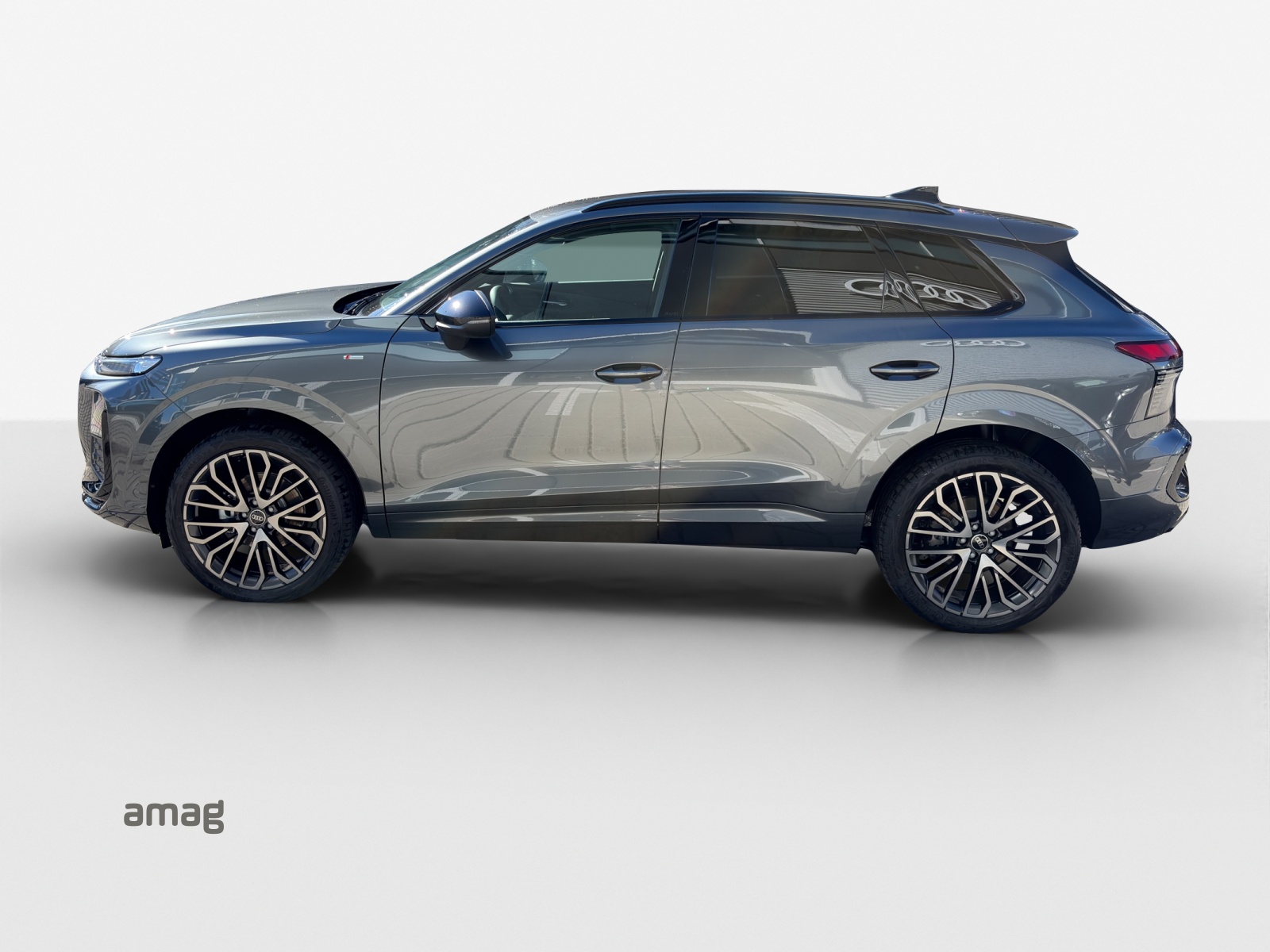 AUDI Q3 SUV 110 kW TFSI S tronic-showroom-element-1