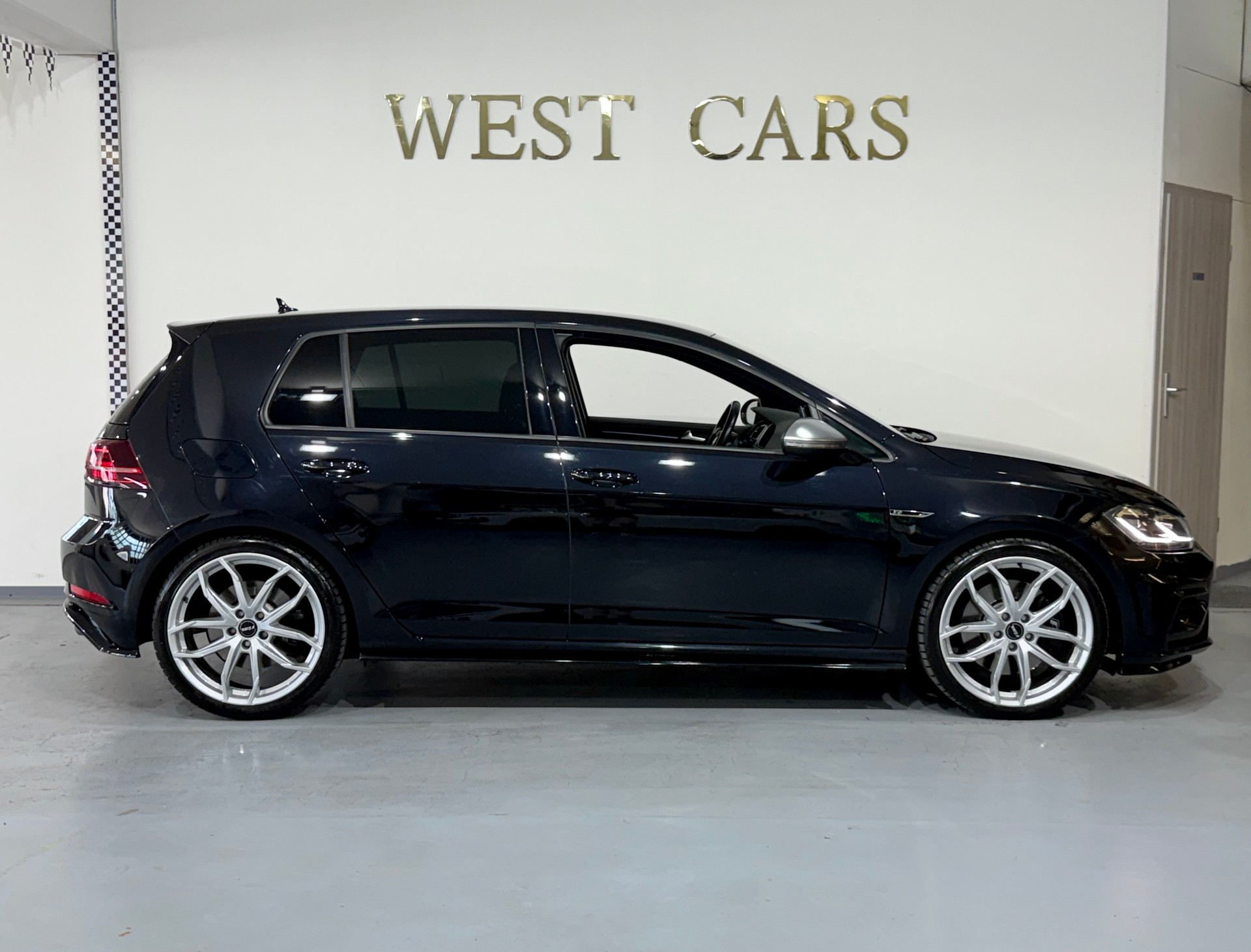 VW Golf 2.0 TSI R 4Motion DSG Facelift-image-2