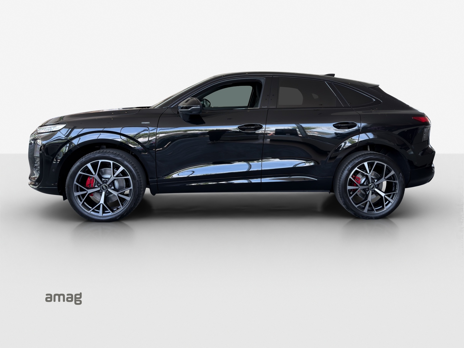 AUDI Q3 Sportback e-hybrid 200 kW S tronig-showroom-element-1