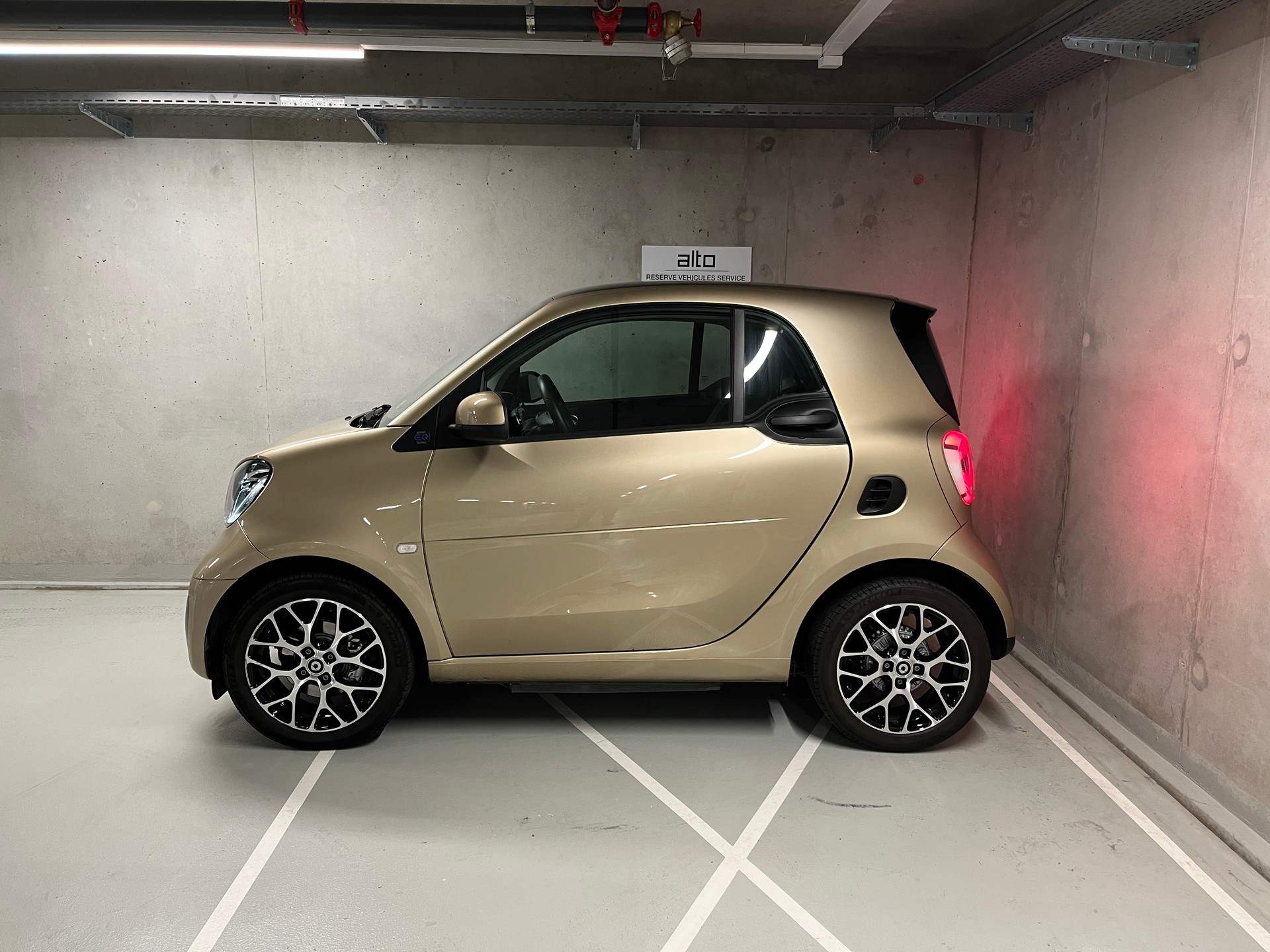 SMART fortwo EQ prime (incl. Batterie)-showroom-element-1
