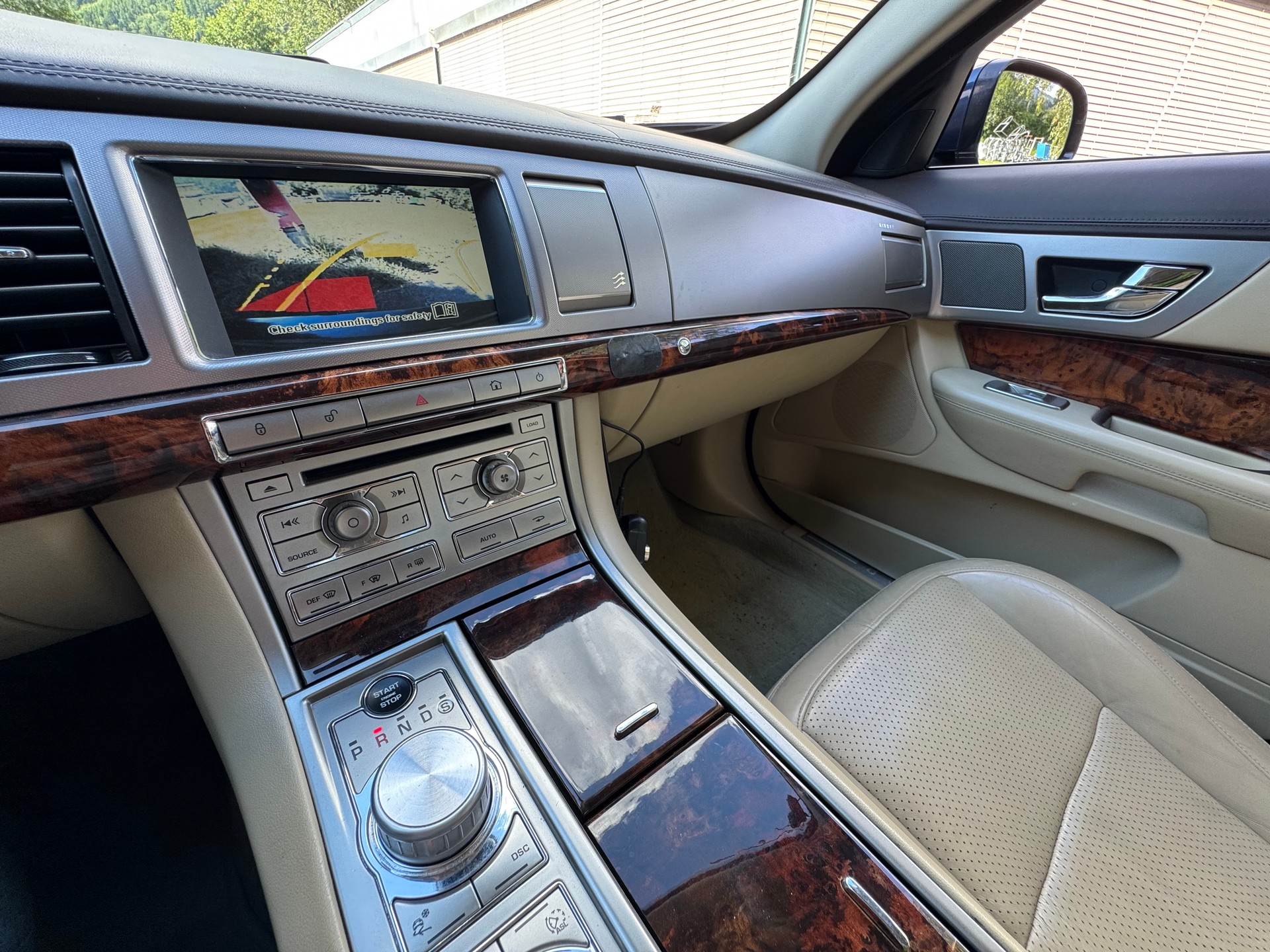 JAGUAR XF 3.0d S V6 Premium Luxury-image-8