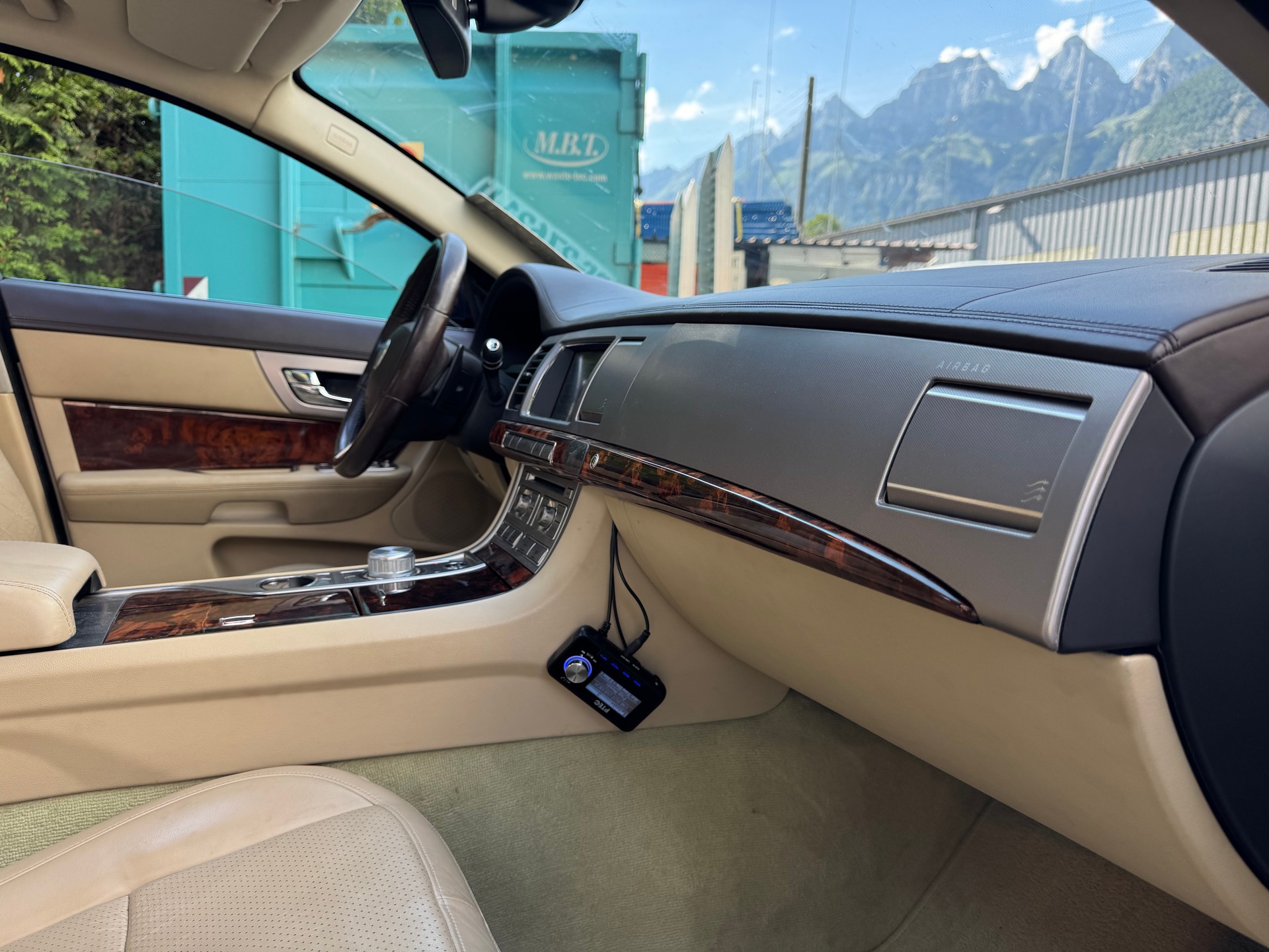 JAGUAR XF 3.0d S V6 Premium Luxury-image-4